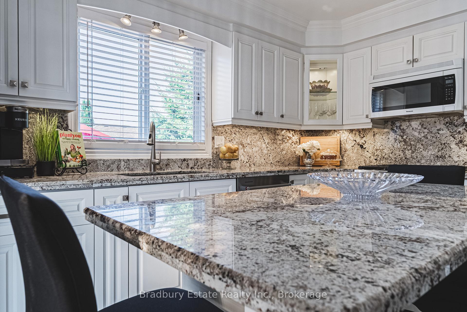 Photo 18 of 176 Highland Road W, Hamilton, Stoney Creek Mountain — HOMEH
