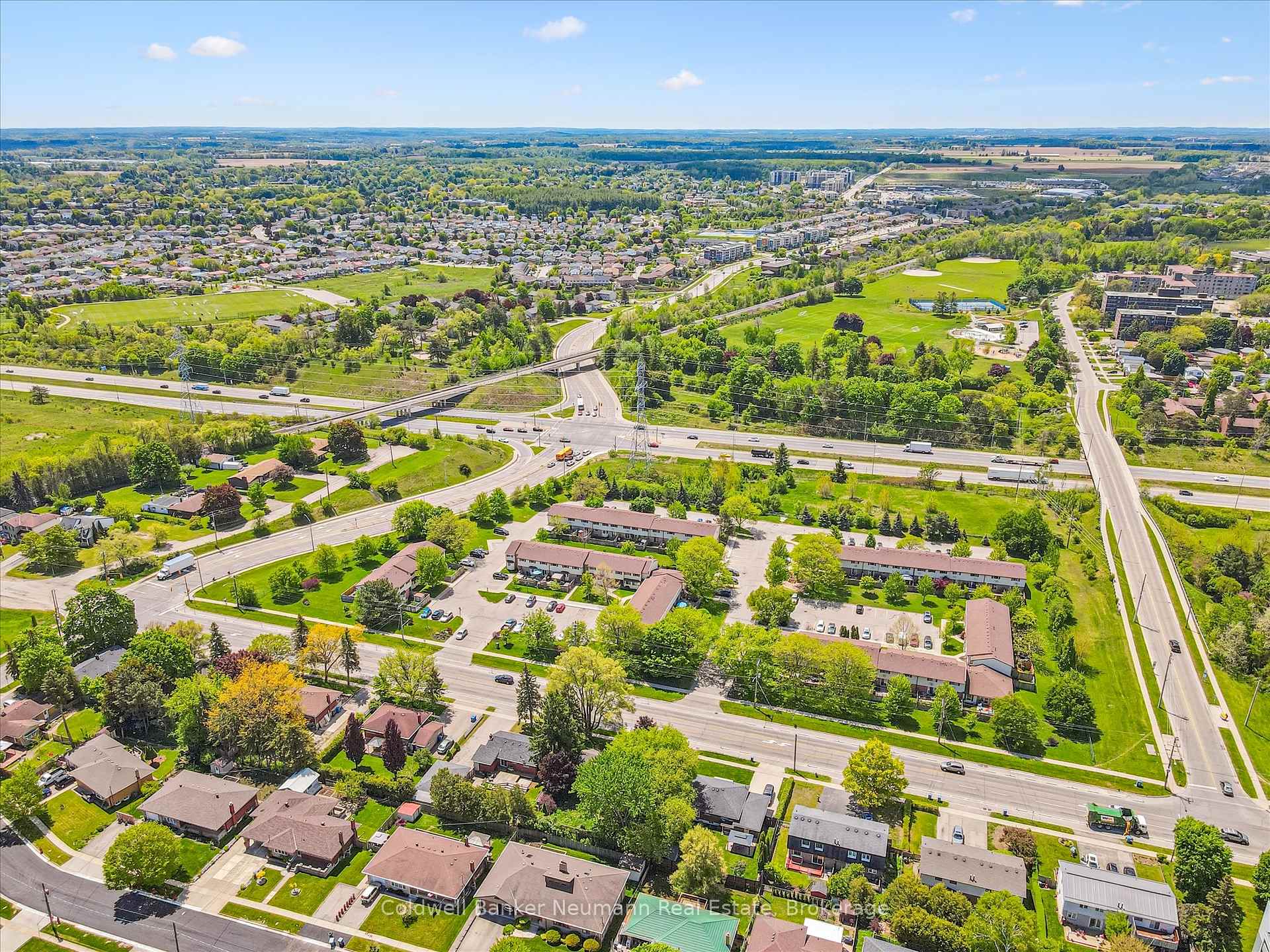 Photo 40 of 43 Silvercreek Parkway N, Guelph, Junction/Onward Willow — HOMEH