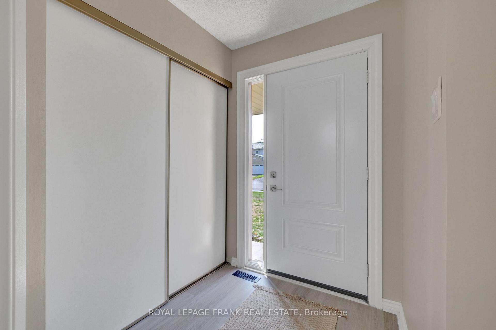 Photo 4 of 16 Reed Drive, Ajax, Central — HOMEH