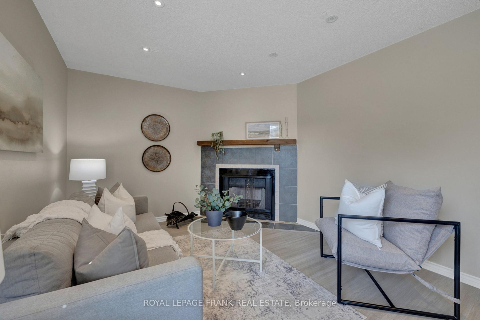 Photo 5 of 16 Reed Drive, Ajax, Central — HOMEH