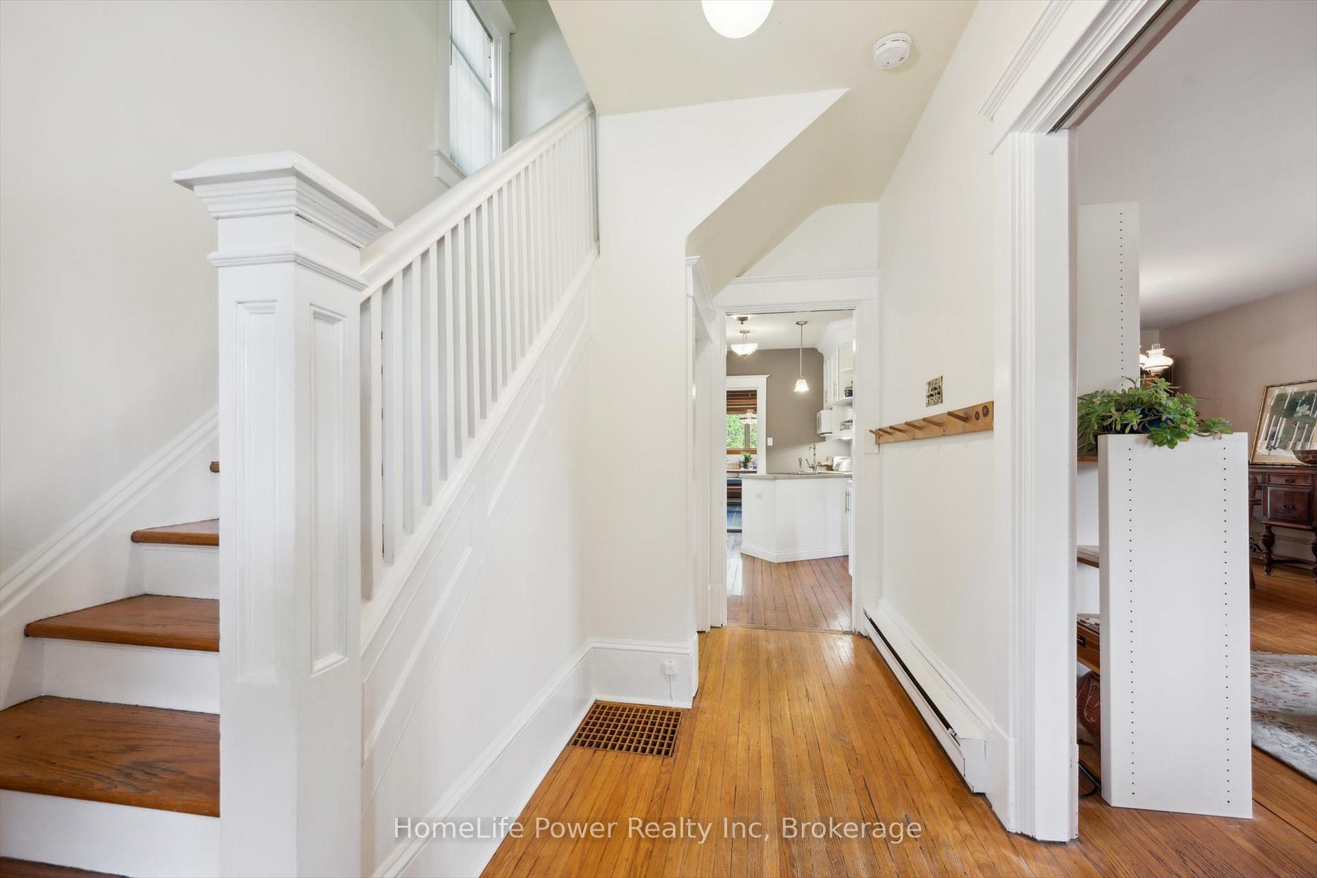 Photo 5 of 44 Dean Avenue, Guelph, Dovercliffe Park/Old University — HOMEH