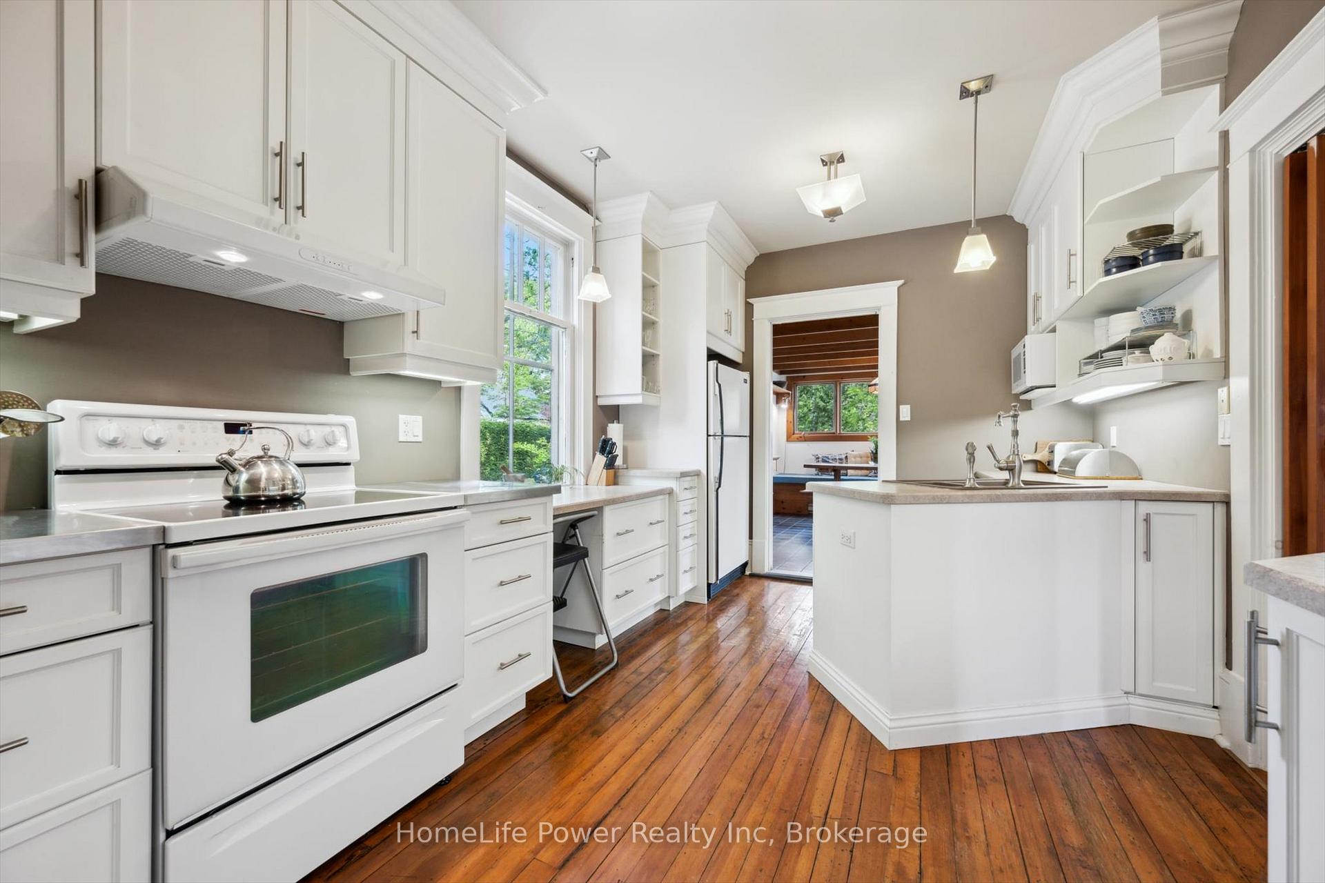 Photo 9 of 44 Dean Avenue, Guelph, Dovercliffe Park/Old University — HOMEH