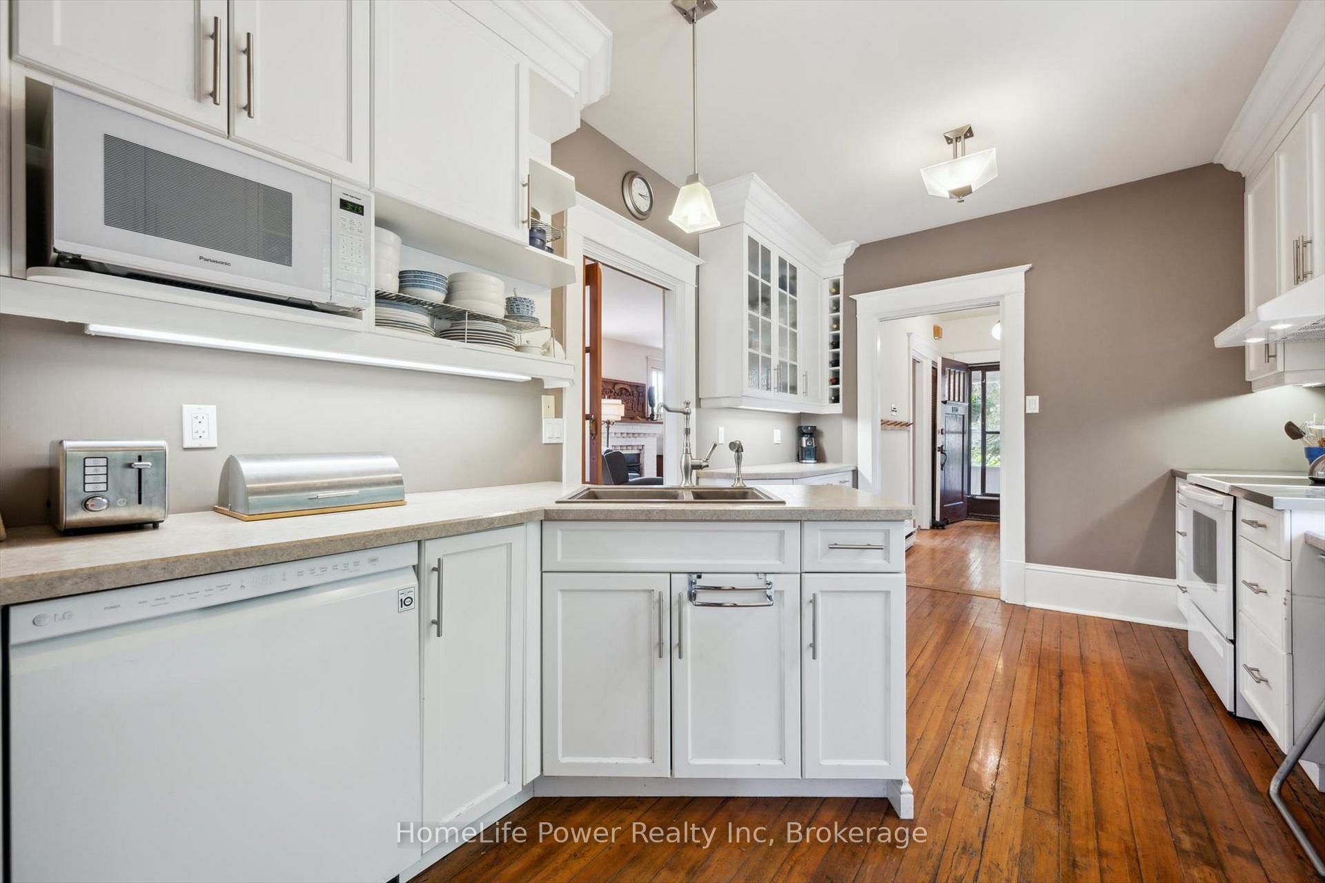 Photo 10 of 44 Dean Avenue, Guelph, Dovercliffe Park/Old University — HOMEH
