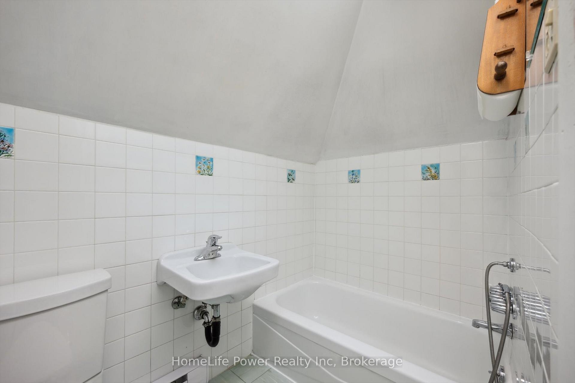 Photo 28 of 44 Dean Avenue, Guelph, Dovercliffe Park/Old University — HOMEH