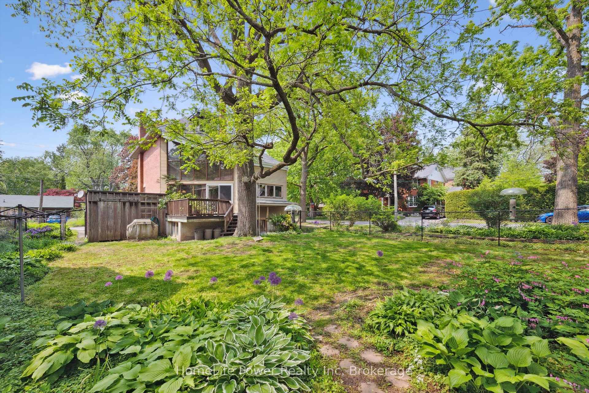 Photo 33 of 44 Dean Avenue, Guelph, Dovercliffe Park/Old University — HOMEH