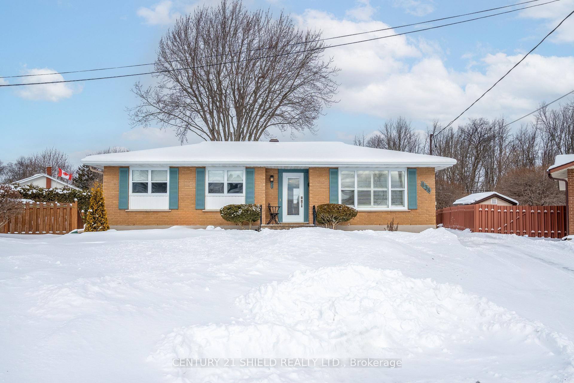 Photo 1 of 434 Bellevue Crescent, Cornwall — HOMEH