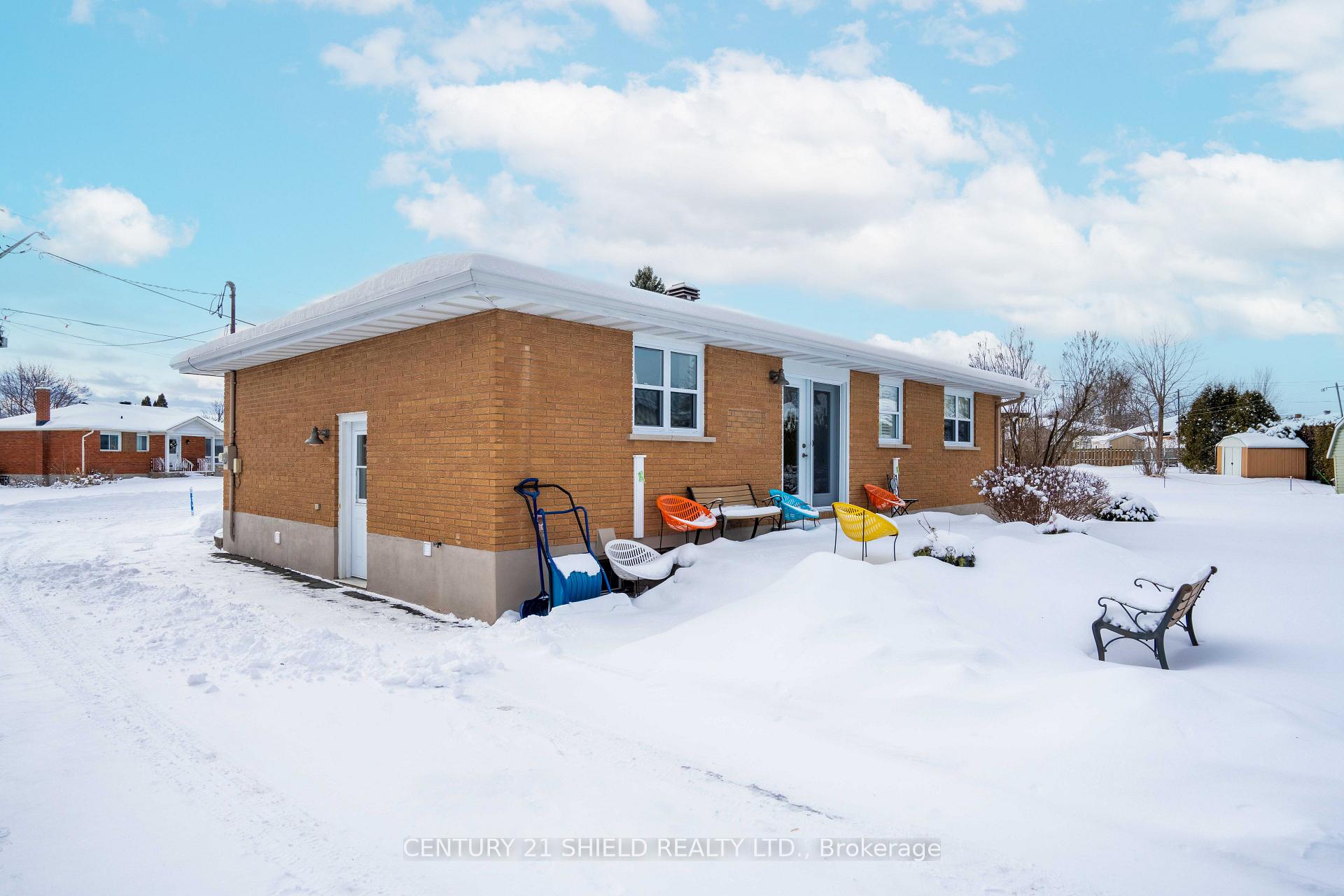 Photo 3 of 434 Bellevue Crescent, Cornwall — HOMEH