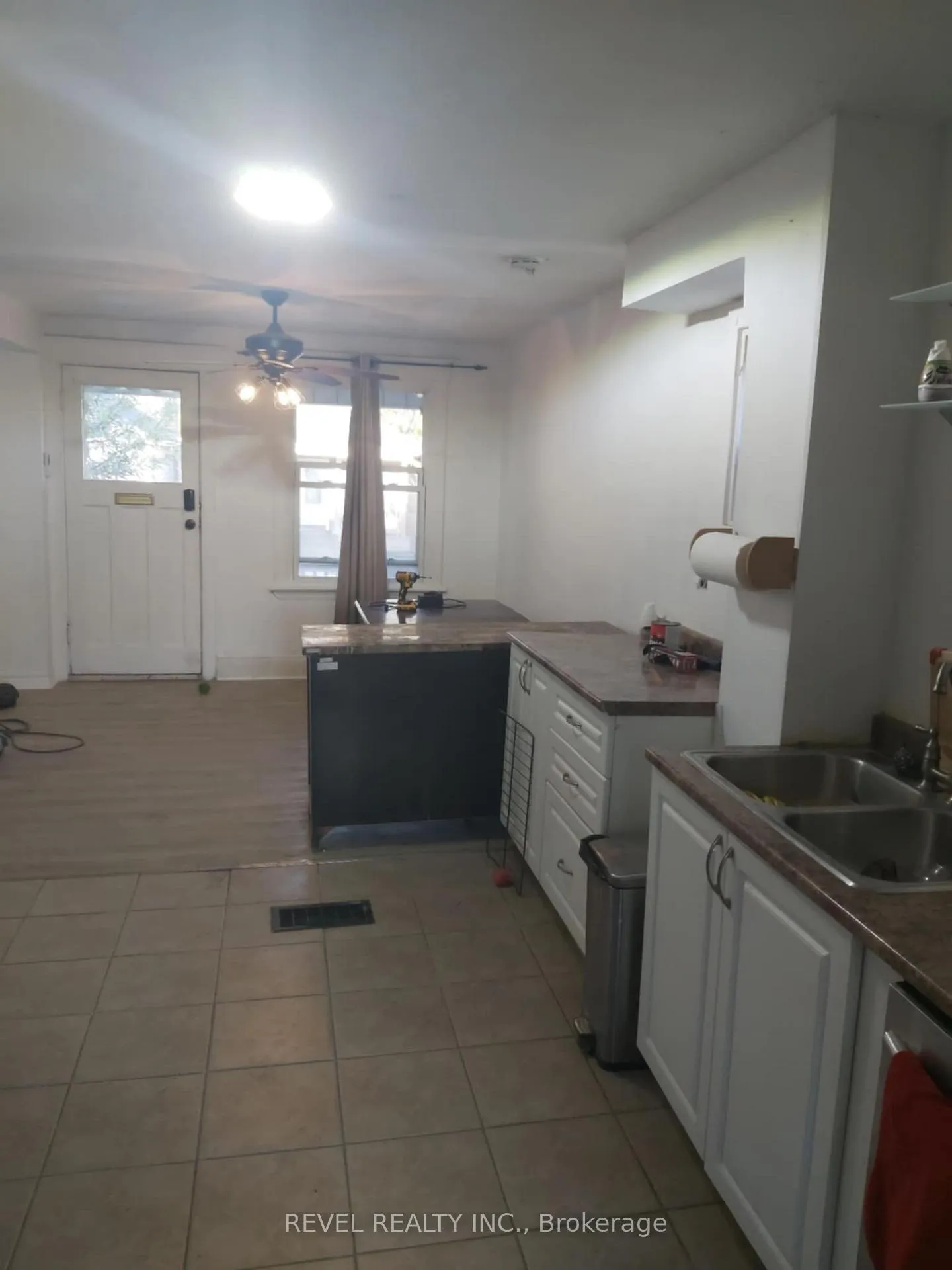 Photo 5 of 82 Cambridge Avenue, Hamilton, Crown Point — HOMEH