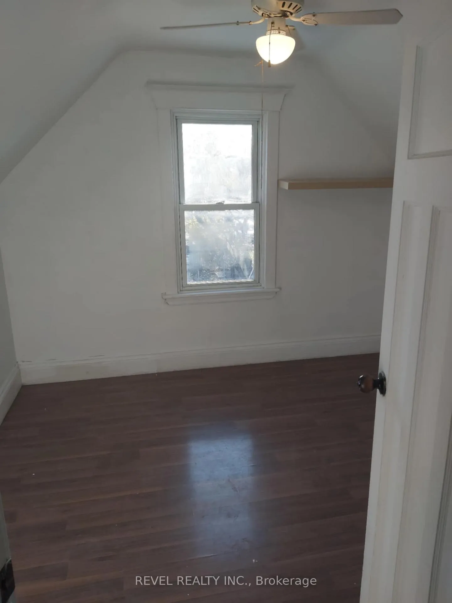 Photo 6 of 82 Cambridge Avenue, Hamilton, Crown Point — HOMEH