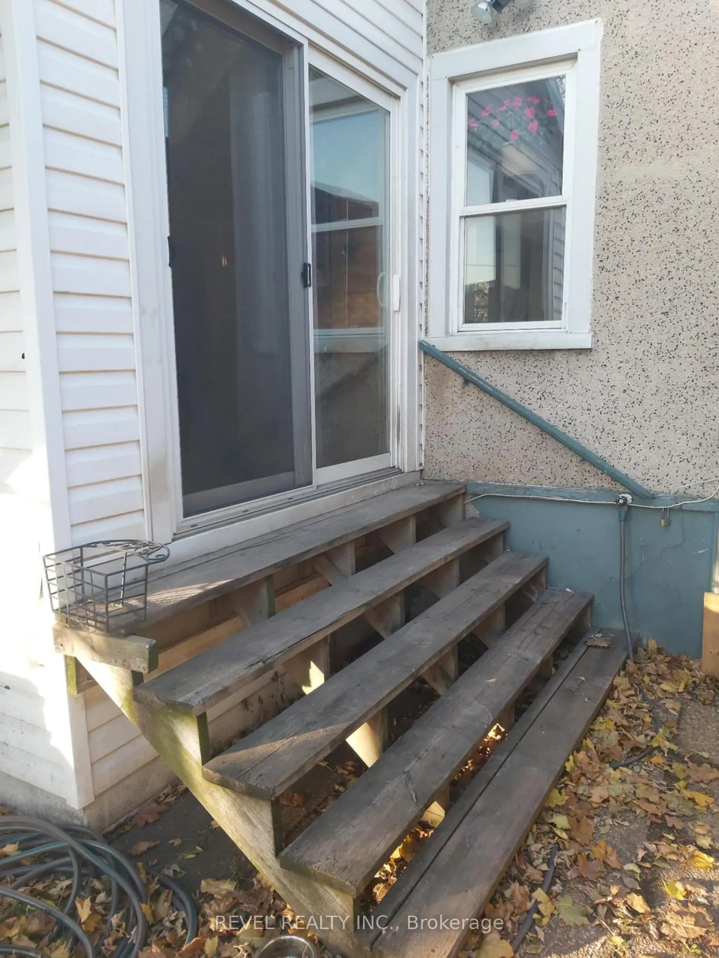 Photo 9 of 82 Cambridge Avenue, Hamilton, Crown Point — HOMEH