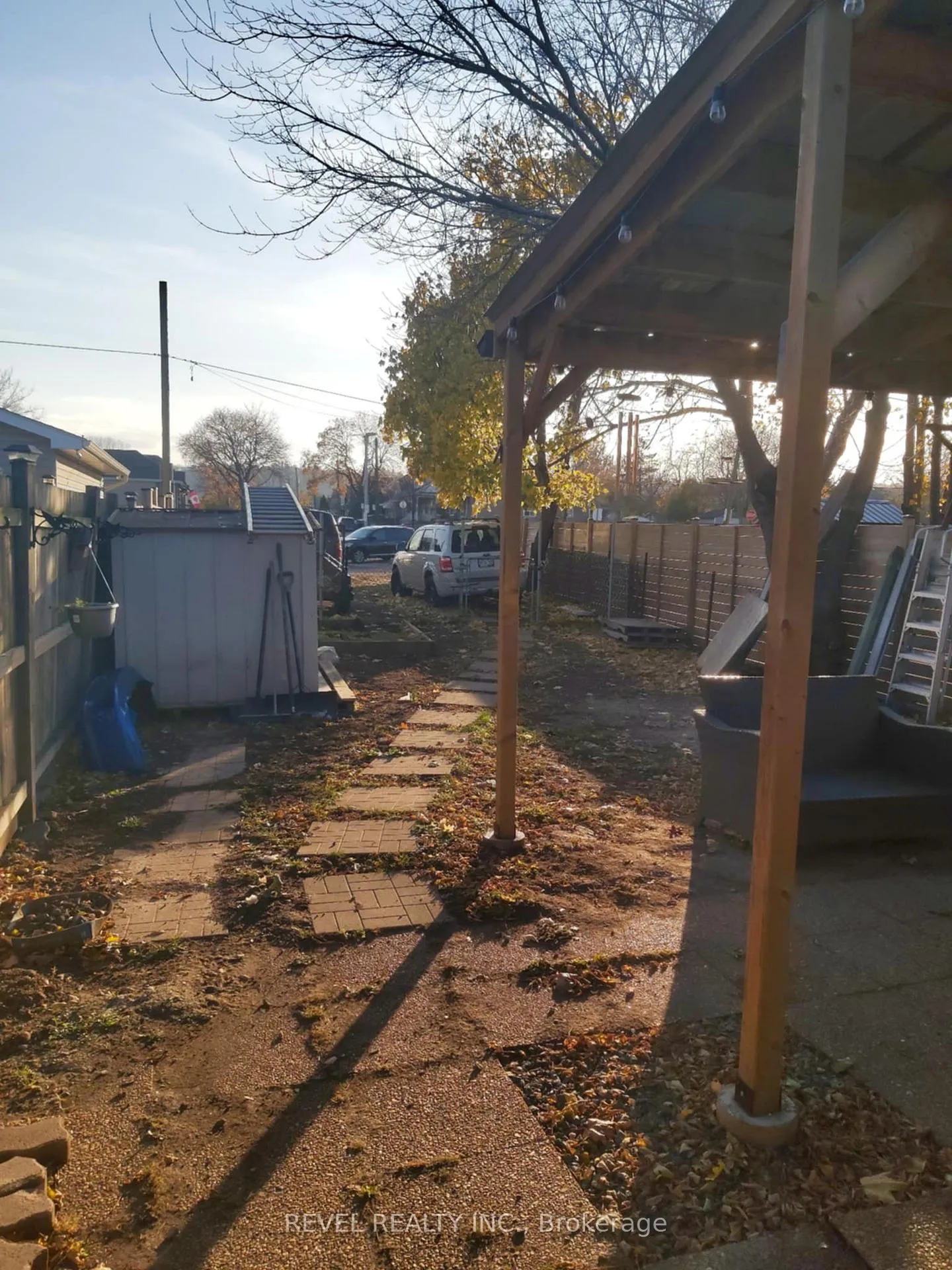 Photo 11 of 82 Cambridge Avenue, Hamilton, Crown Point — HOMEH