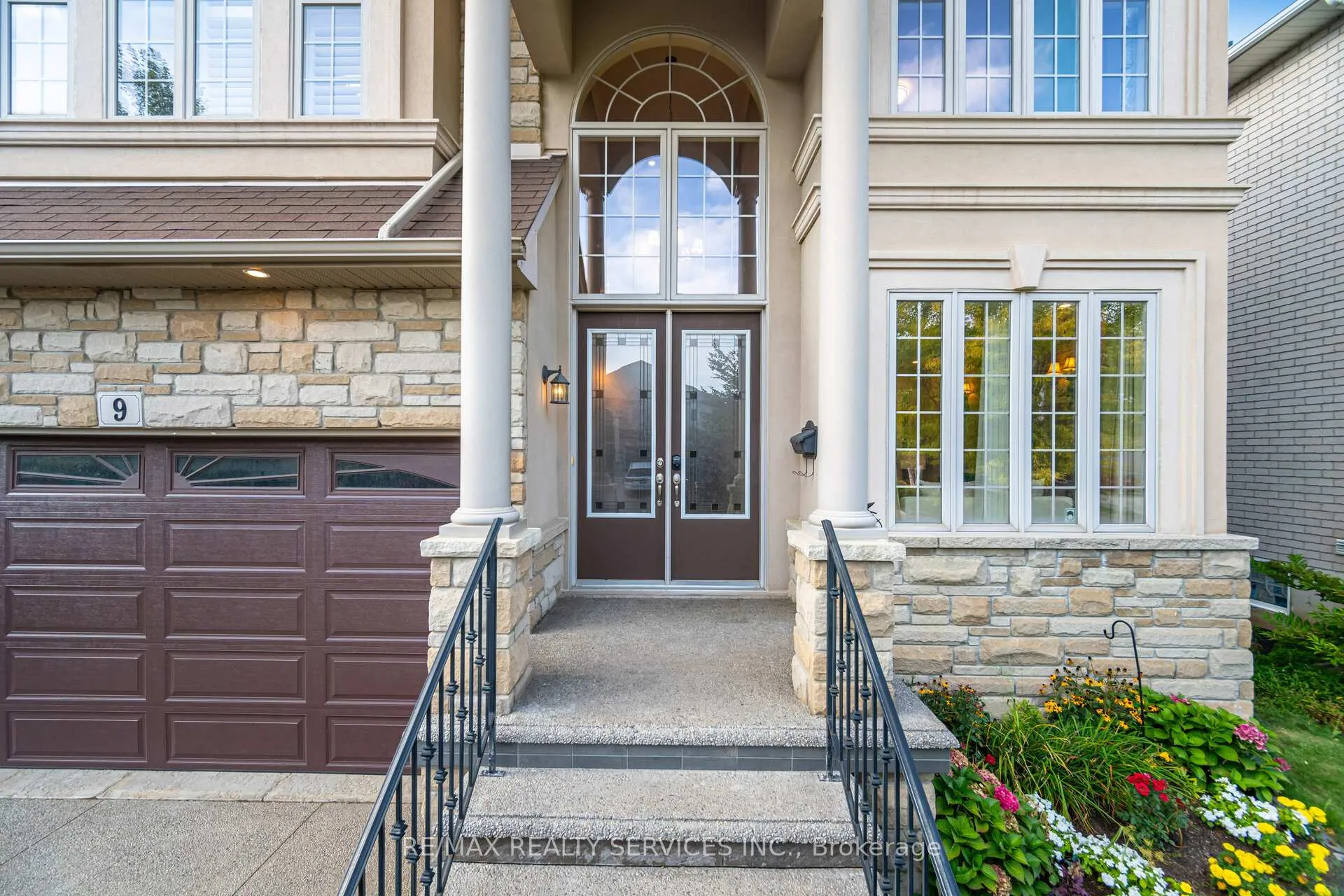Photo 5 of 9 Lorupe Court, Hamilton, Ancaster — HOMEH