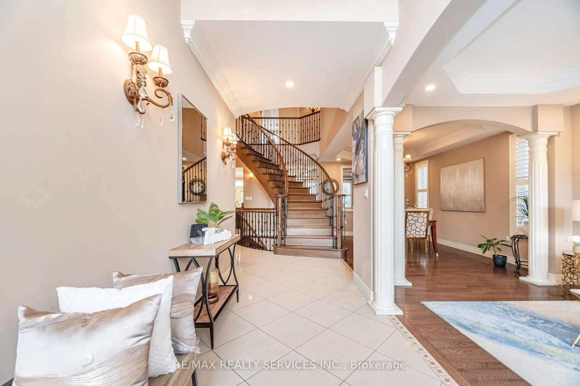 Photo 7 of 9 Lorupe Court, Hamilton, Ancaster — HOMEH