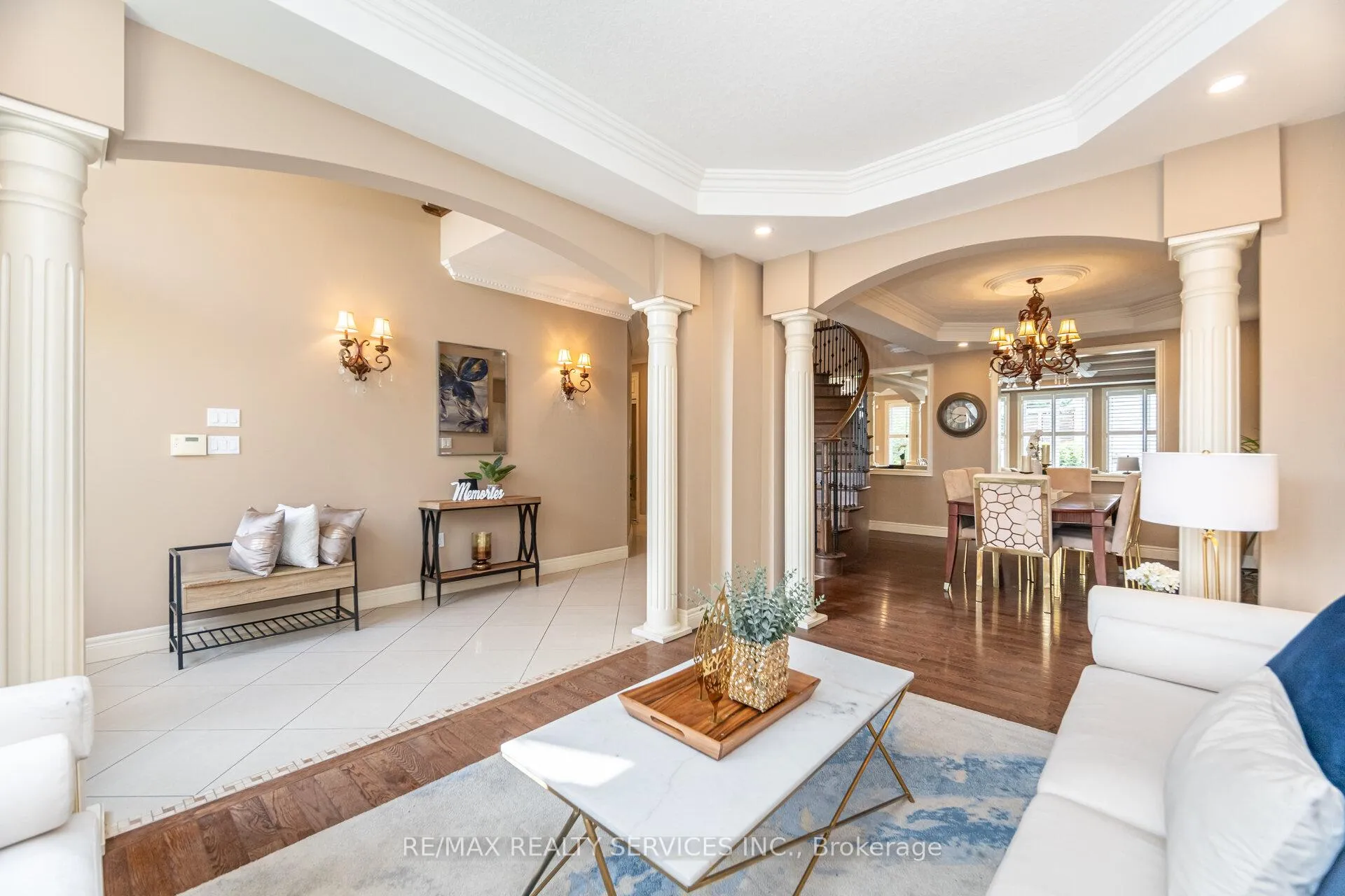 Photo 11 of 9 Lorupe Court, Hamilton, Ancaster — HOMEH