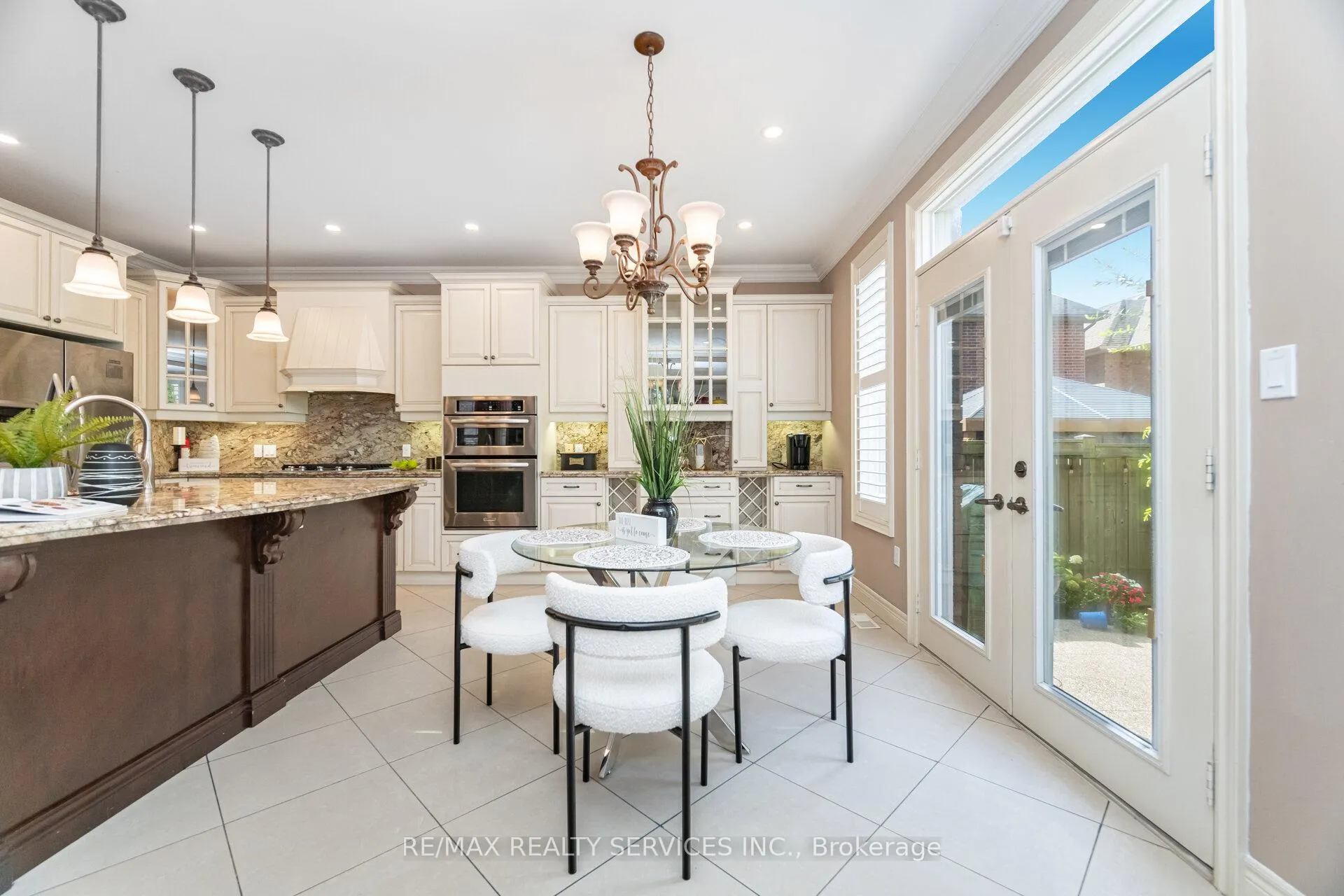 Photo 18 of 9 Lorupe Court, Hamilton, Ancaster — HOMEH
