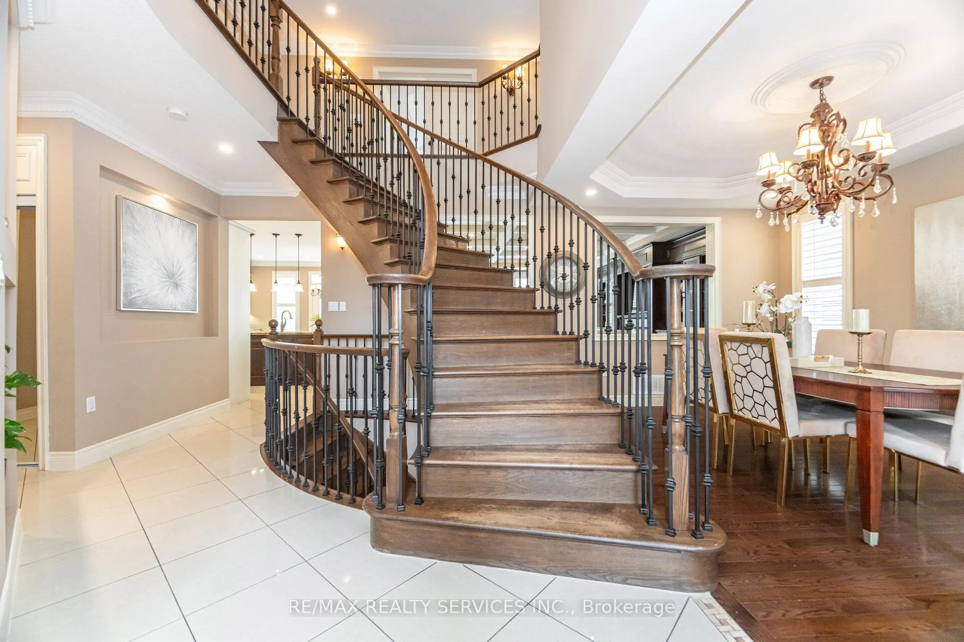 Photo 22 of 9 Lorupe Court, Hamilton, Ancaster — HOMEH