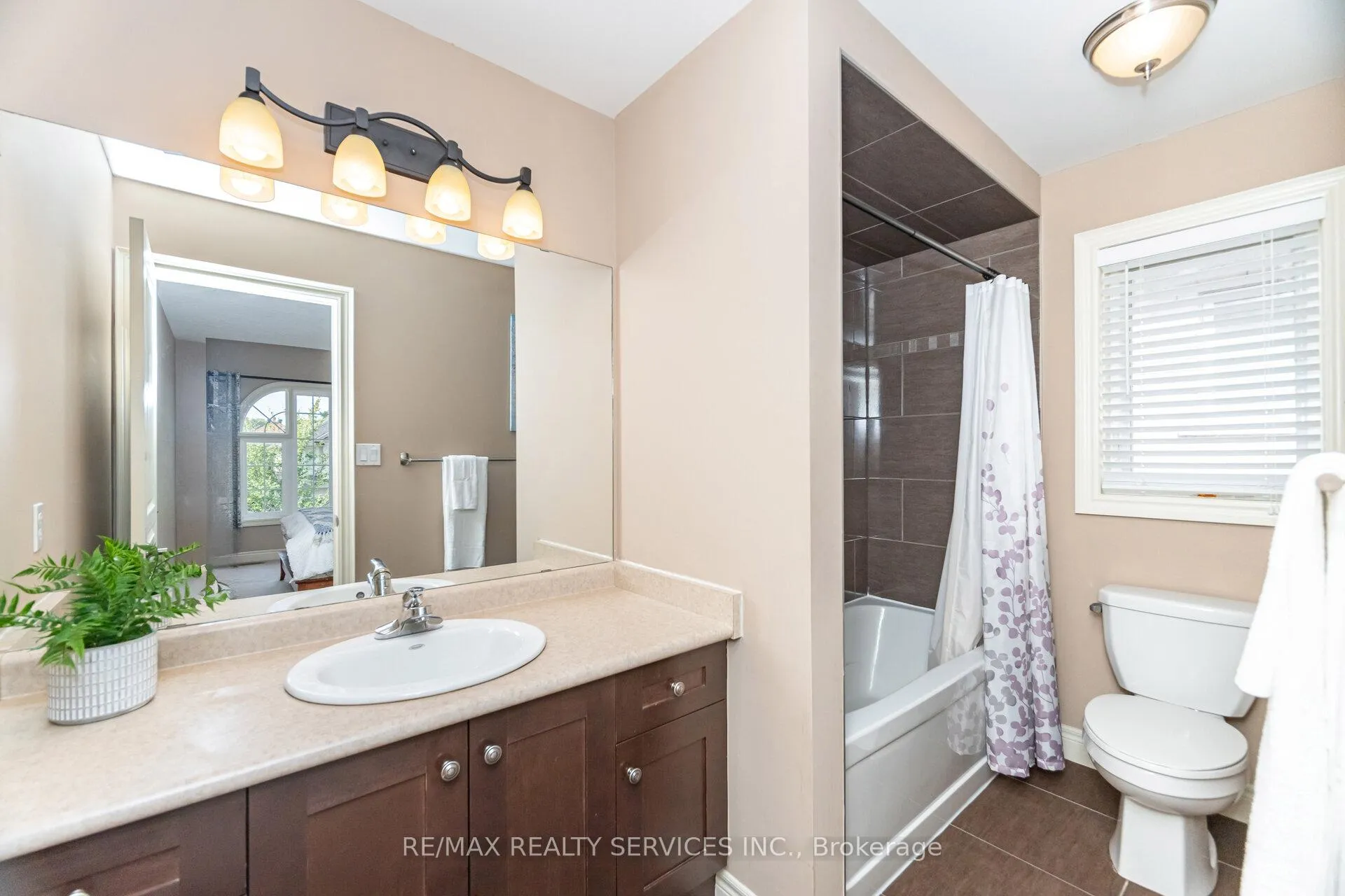 Photo 29 of 9 Lorupe Court, Hamilton, Ancaster — HOMEH