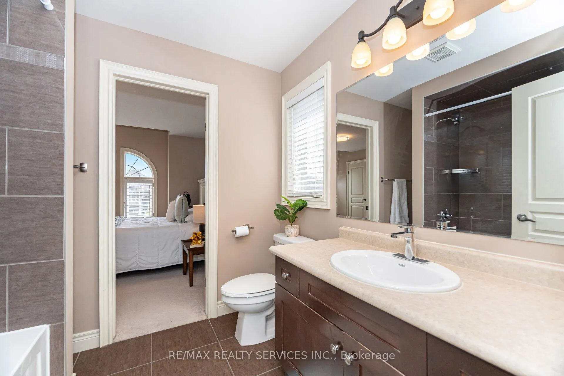 Photo 32 of 9 Lorupe Court, Hamilton, Ancaster — HOMEH