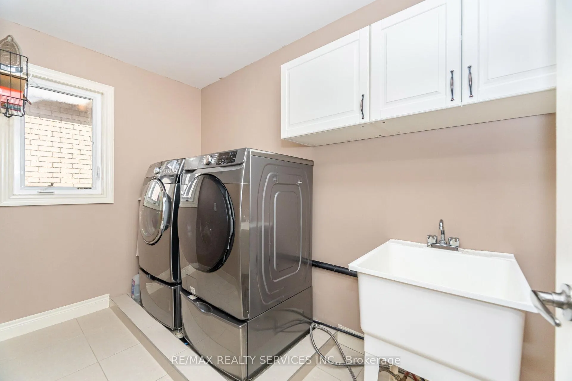 Photo 36 of 9 Lorupe Court, Hamilton, Ancaster — HOMEH