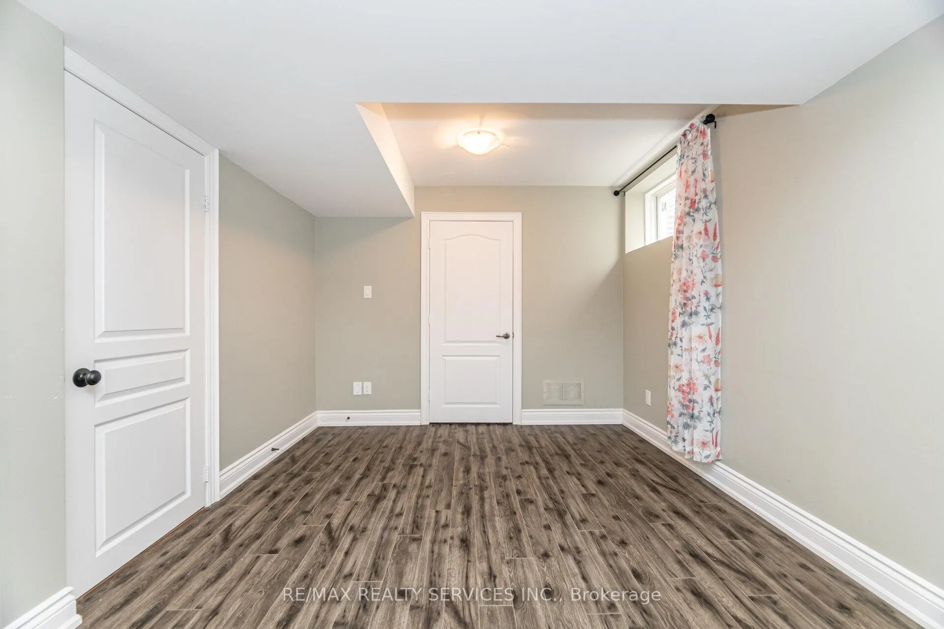 Photo 41 of 9 Lorupe Court, Hamilton, Ancaster — HOMEH