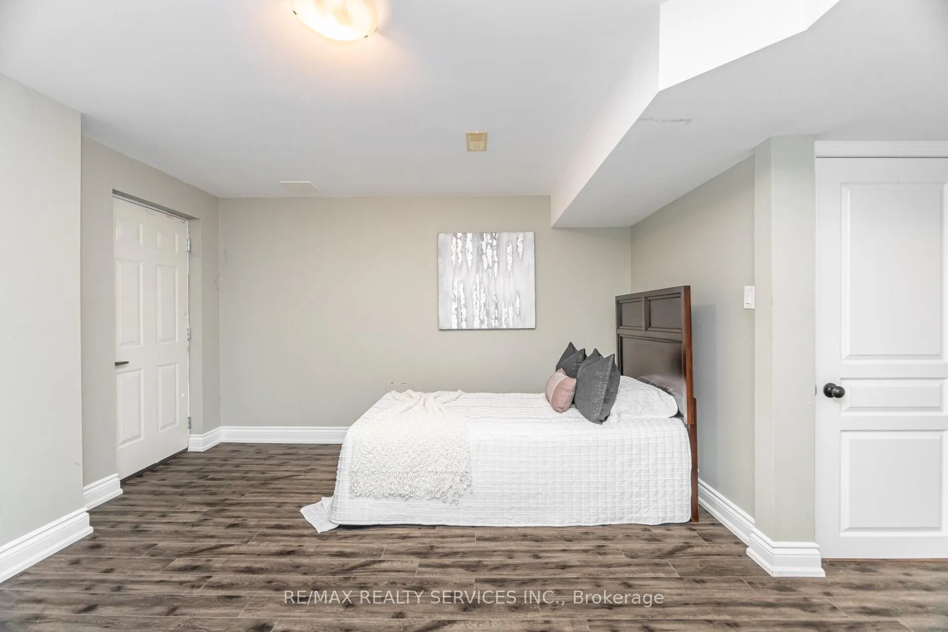 Photo 42 of 9 Lorupe Court, Hamilton, Ancaster — HOMEH