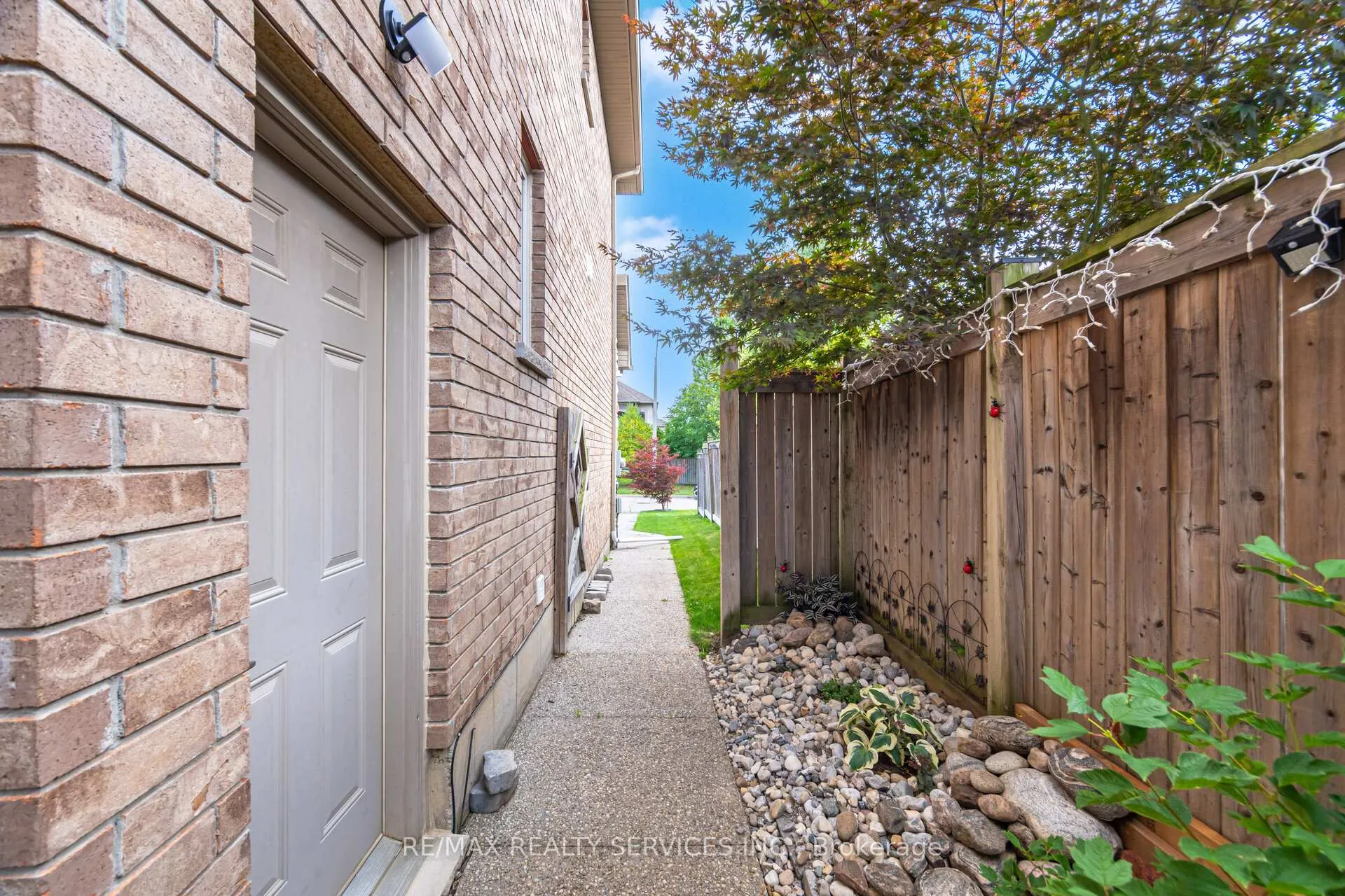 Photo 48 of 9 Lorupe Court, Hamilton, Ancaster — HOMEH