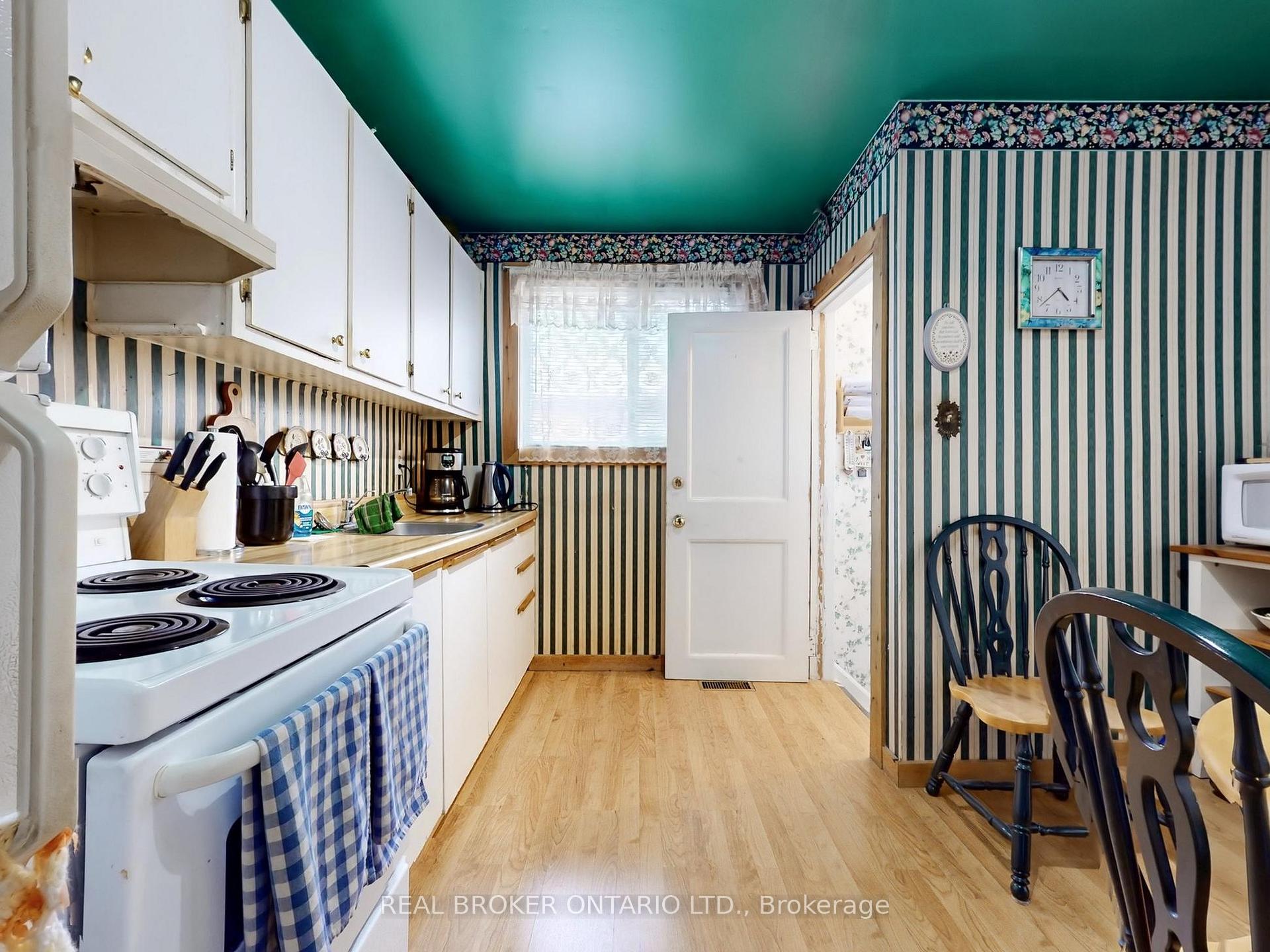Photo 5 of 16 Bailey Crescent, Aurora, Aurora Highlands — HOMEH