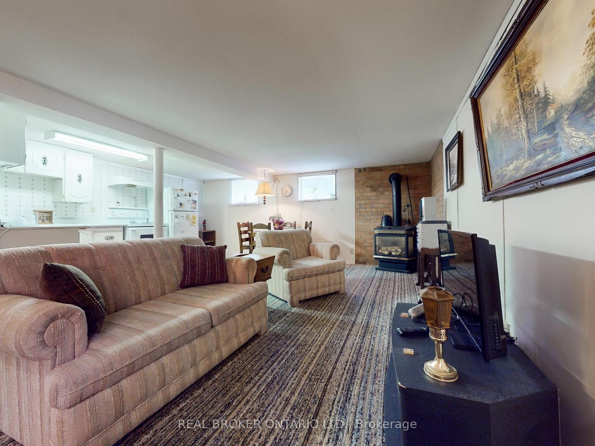 Photo 13 of 16 Bailey Crescent, Aurora, Aurora Highlands — HOMEH