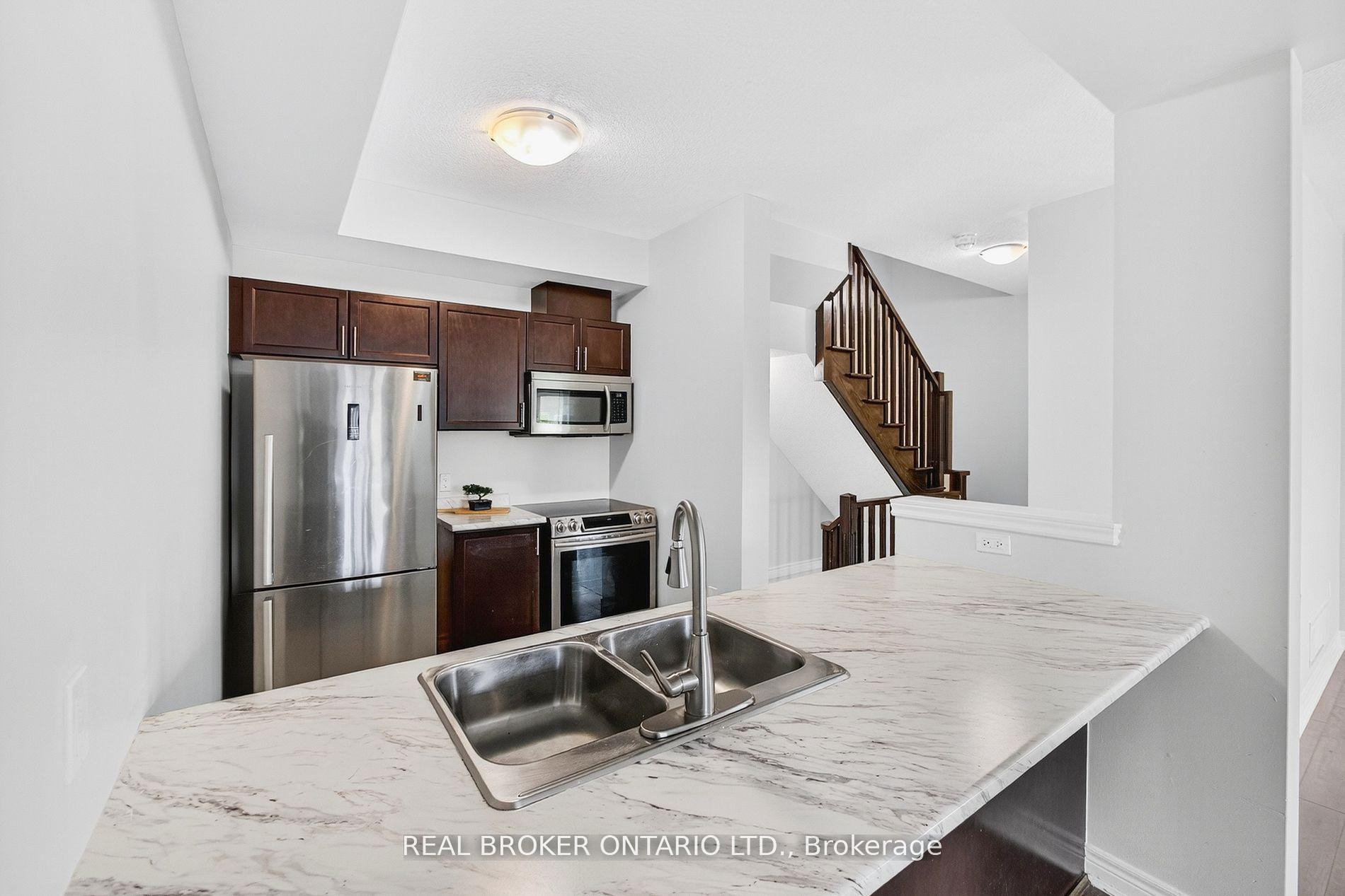 Photo 8 of 7 Ladybell Lane, Hamilton, Stoney Creek Mountain — HOMEH