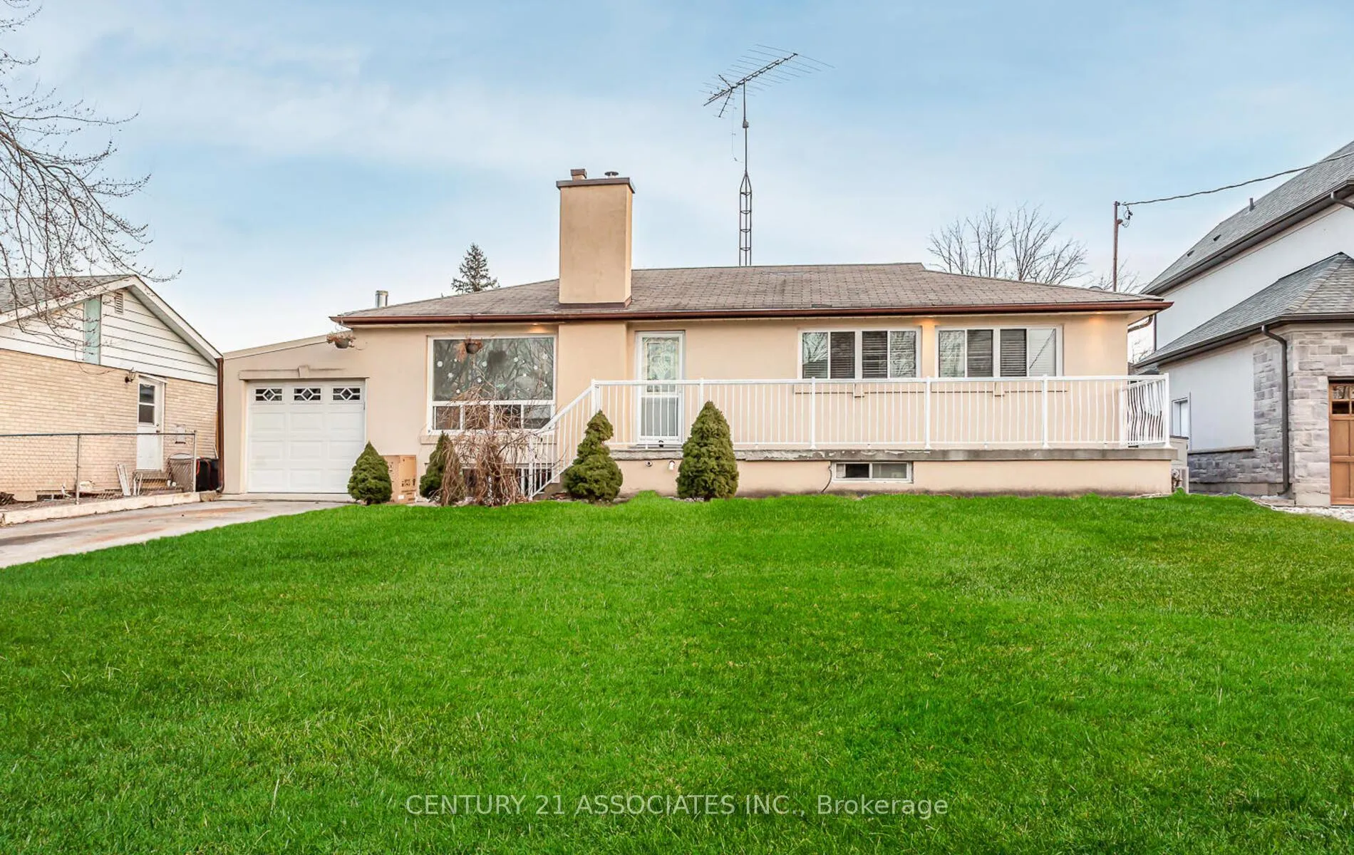 Photo 2 of 1338 Waverly Avenue, Oakville, West — HOMEH