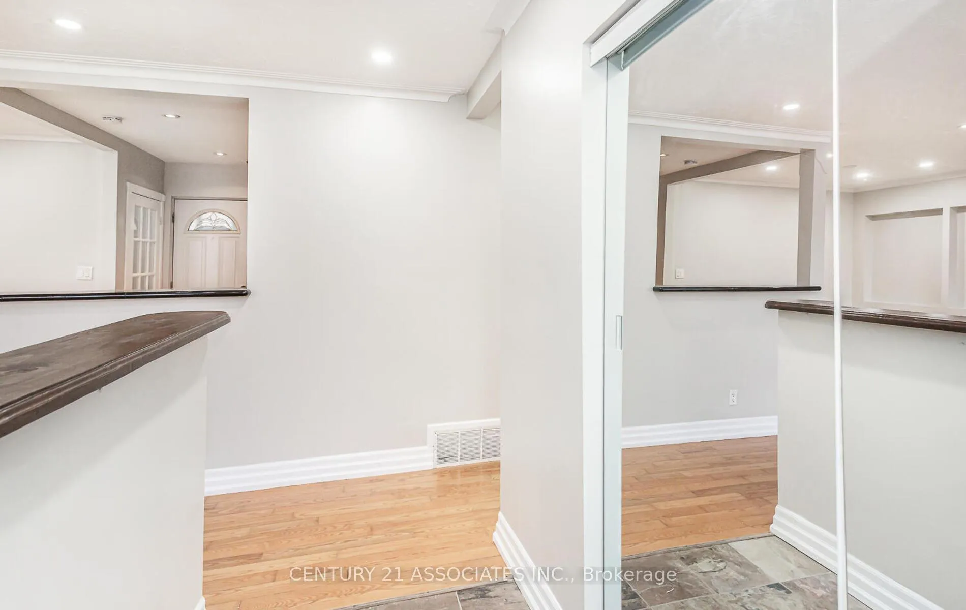 Photo 5 of 1338 Waverly Avenue, Oakville, West — HOMEH