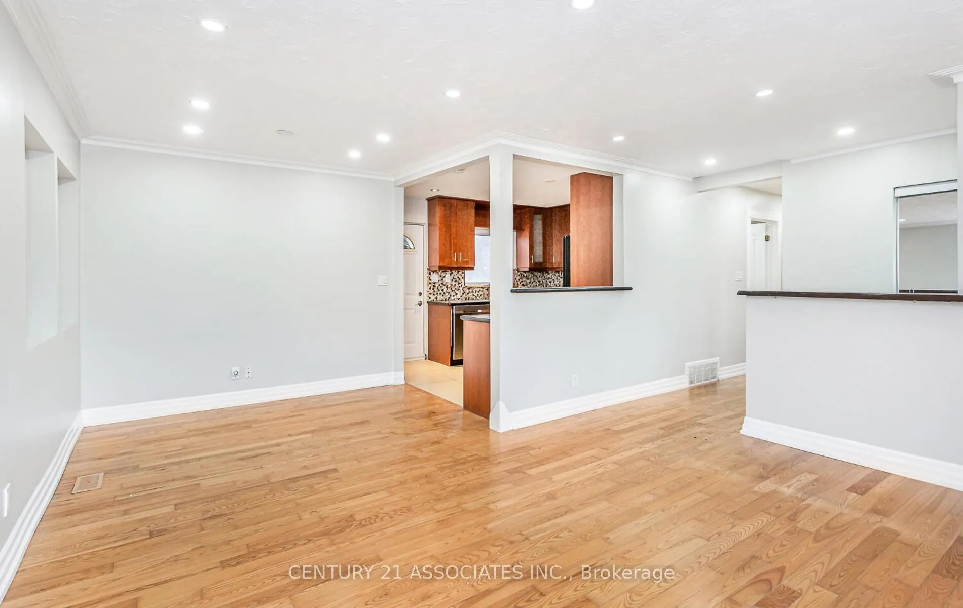Photo 6 of 1338 Waverly Avenue, Oakville, West — HOMEH
