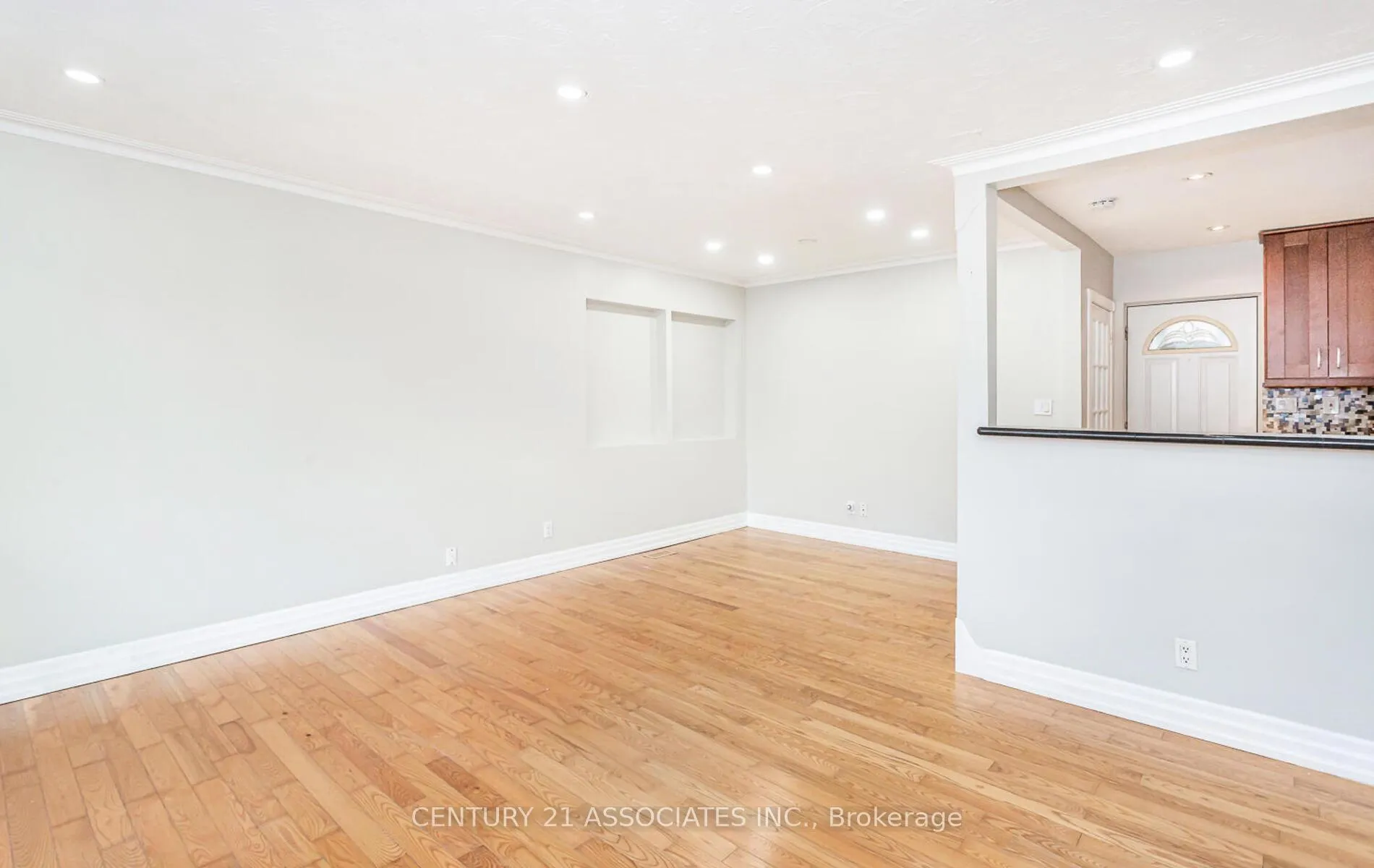 Photo 7 of 1338 Waverly Avenue, Oakville, West — HOMEH