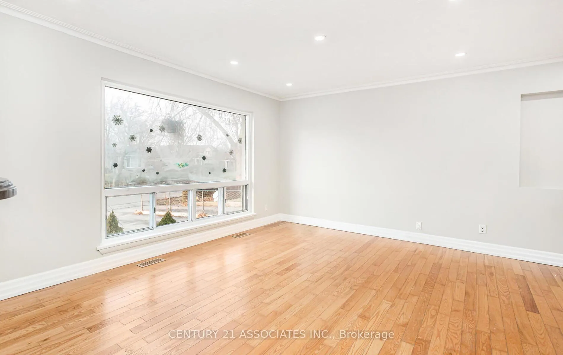 Photo 8 of 1338 Waverly Avenue, Oakville, West — HOMEH