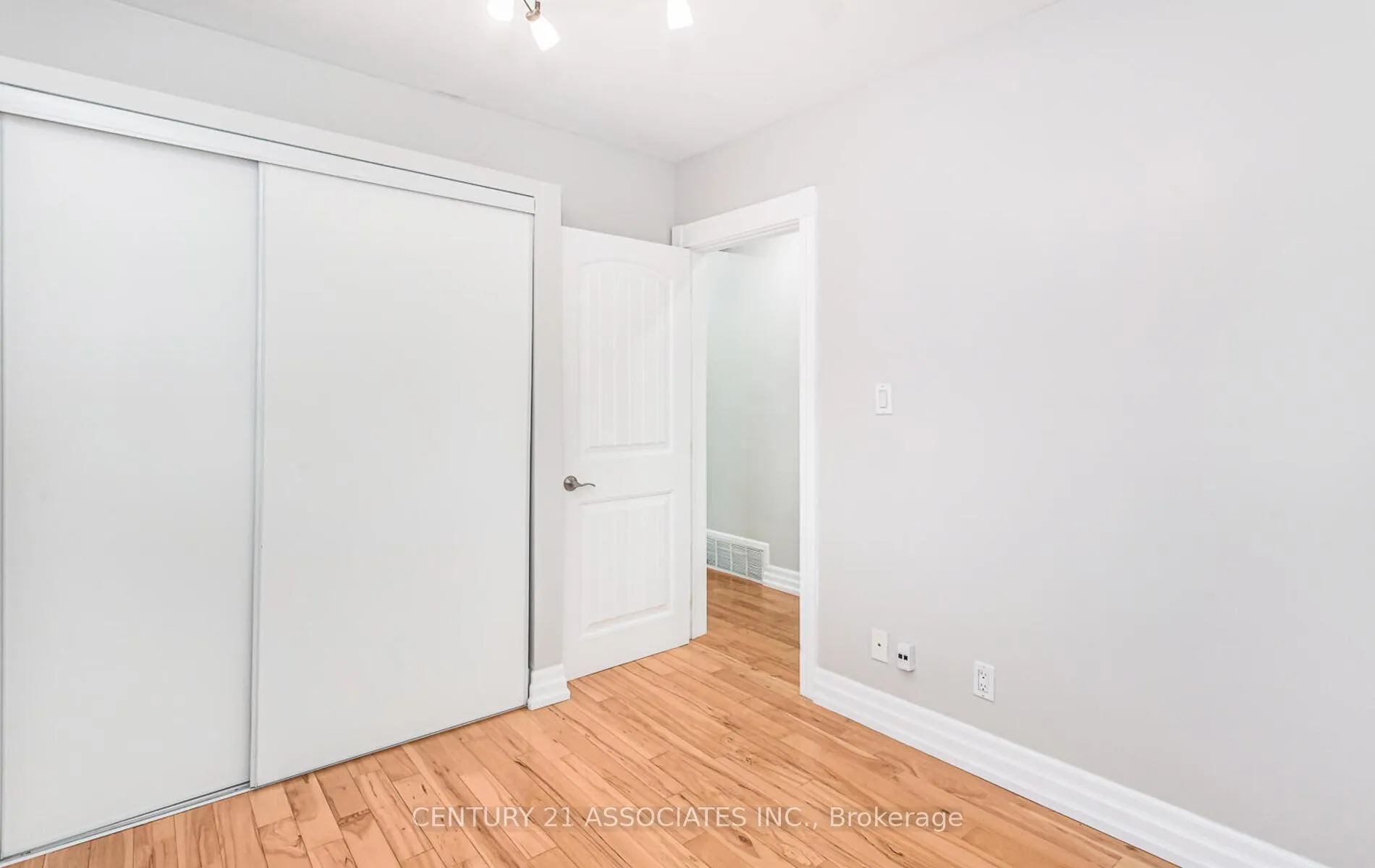 Photo 17 of 1338 Waverly Avenue, Oakville, West — HOMEH
