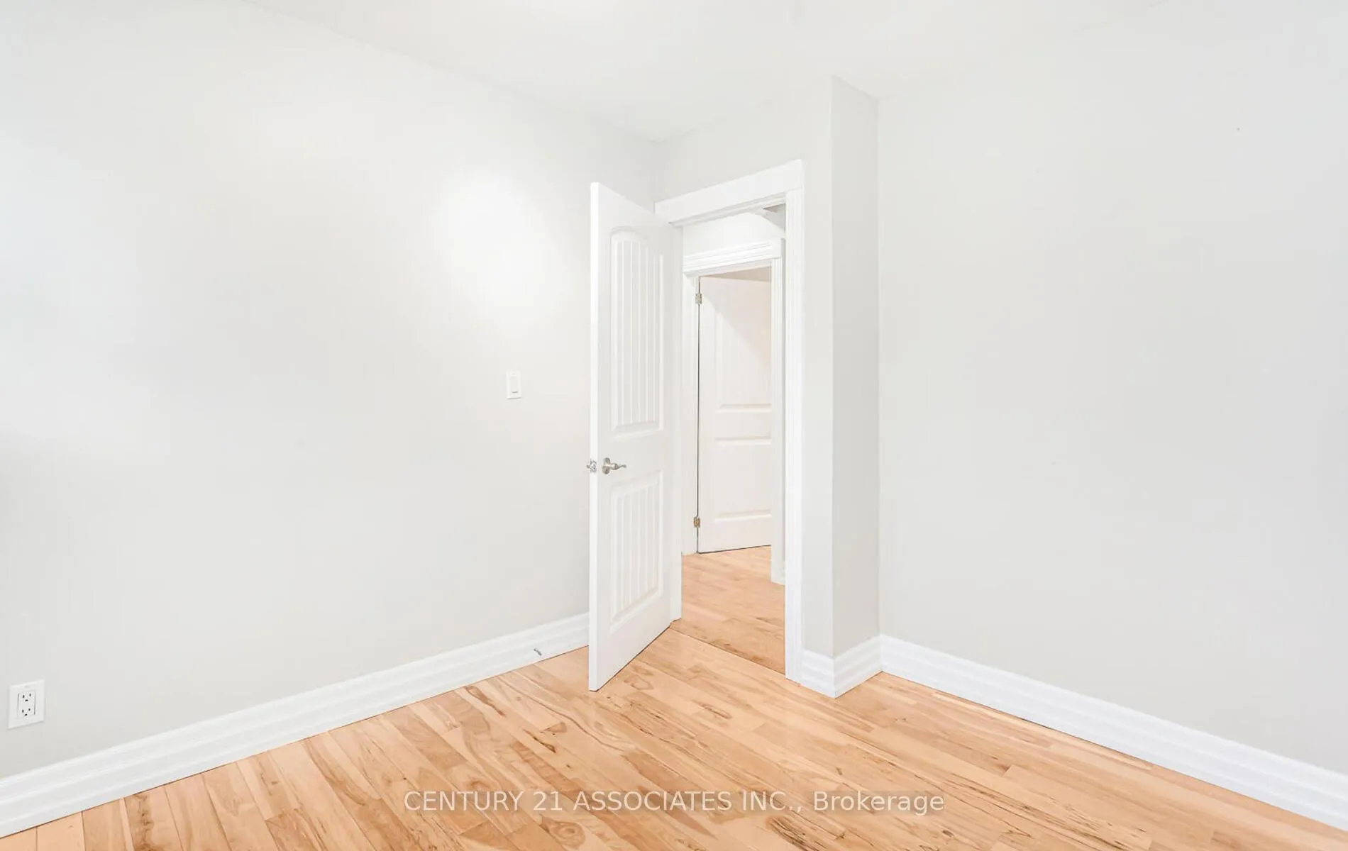 Photo 18 of 1338 Waverly Avenue, Oakville, West — HOMEH