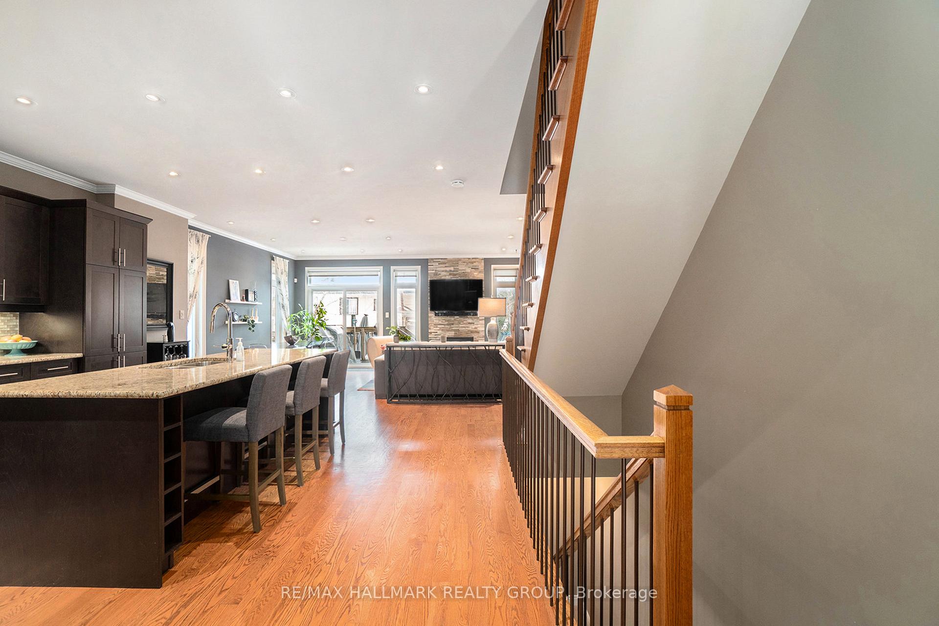 Photo 5 of Unit C, 915 Watson Street, Ottawa, Fairfield Heights — HOMEH