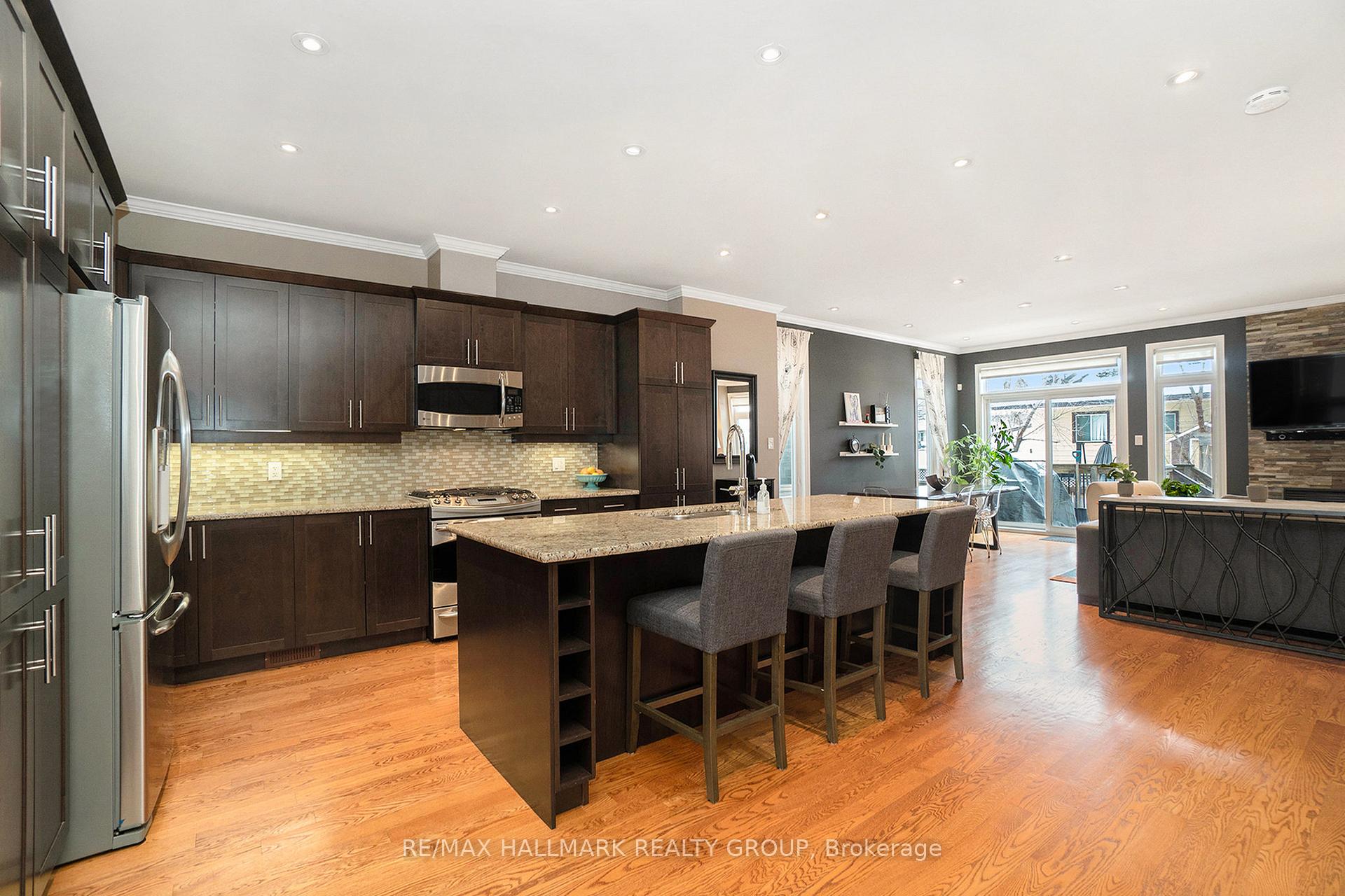 Photo 4 of Unit C, 915 Watson Street, Ottawa, Fairfield Heights — HOMEH