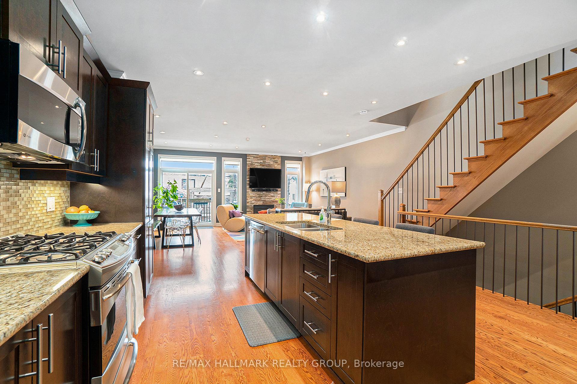 Photo 15 of Unit C, 915 Watson Street, Ottawa, Fairfield Heights — HOMEH