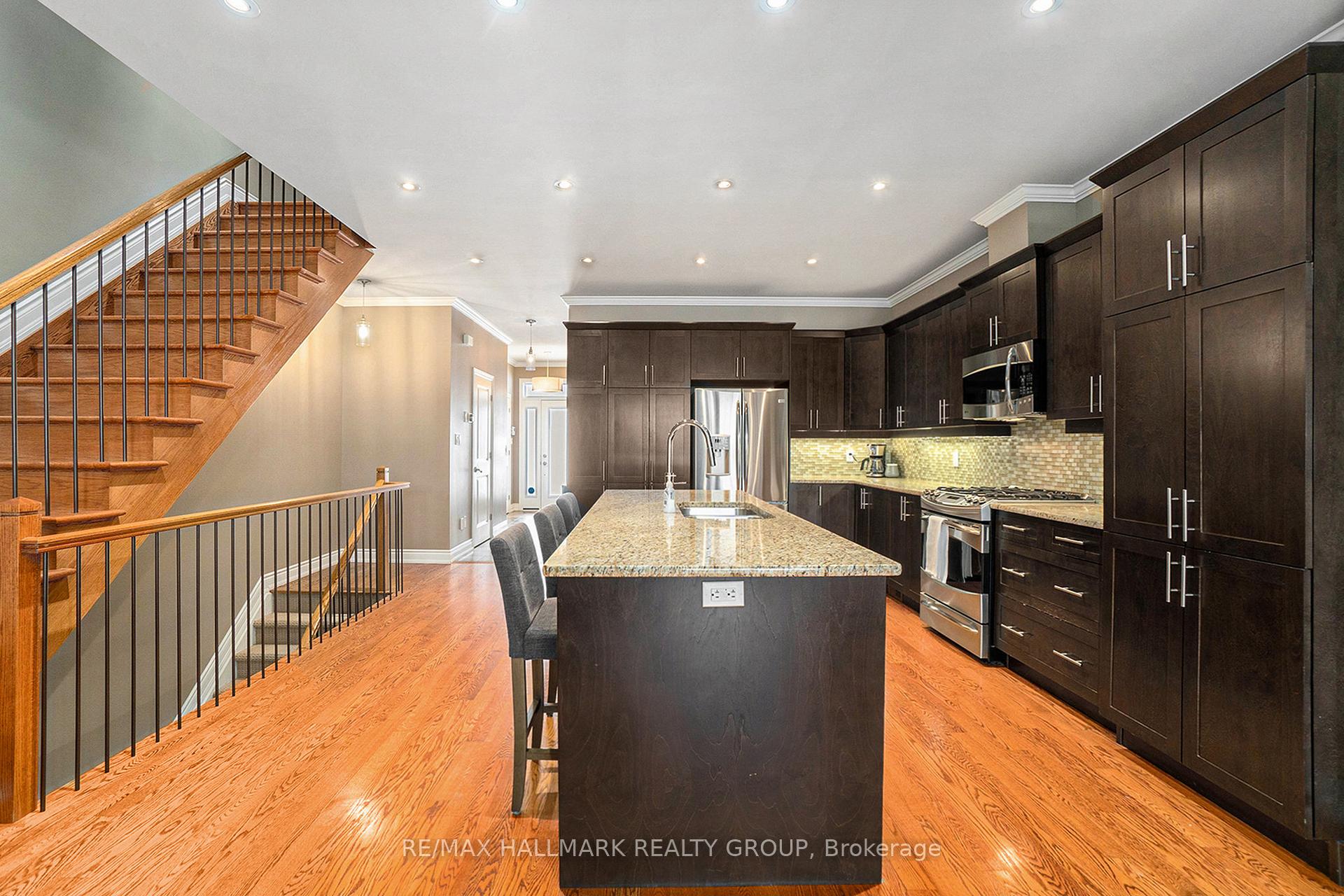 Photo 3 of Unit C, 915 Watson Street, Ottawa, Fairfield Heights — HOMEH