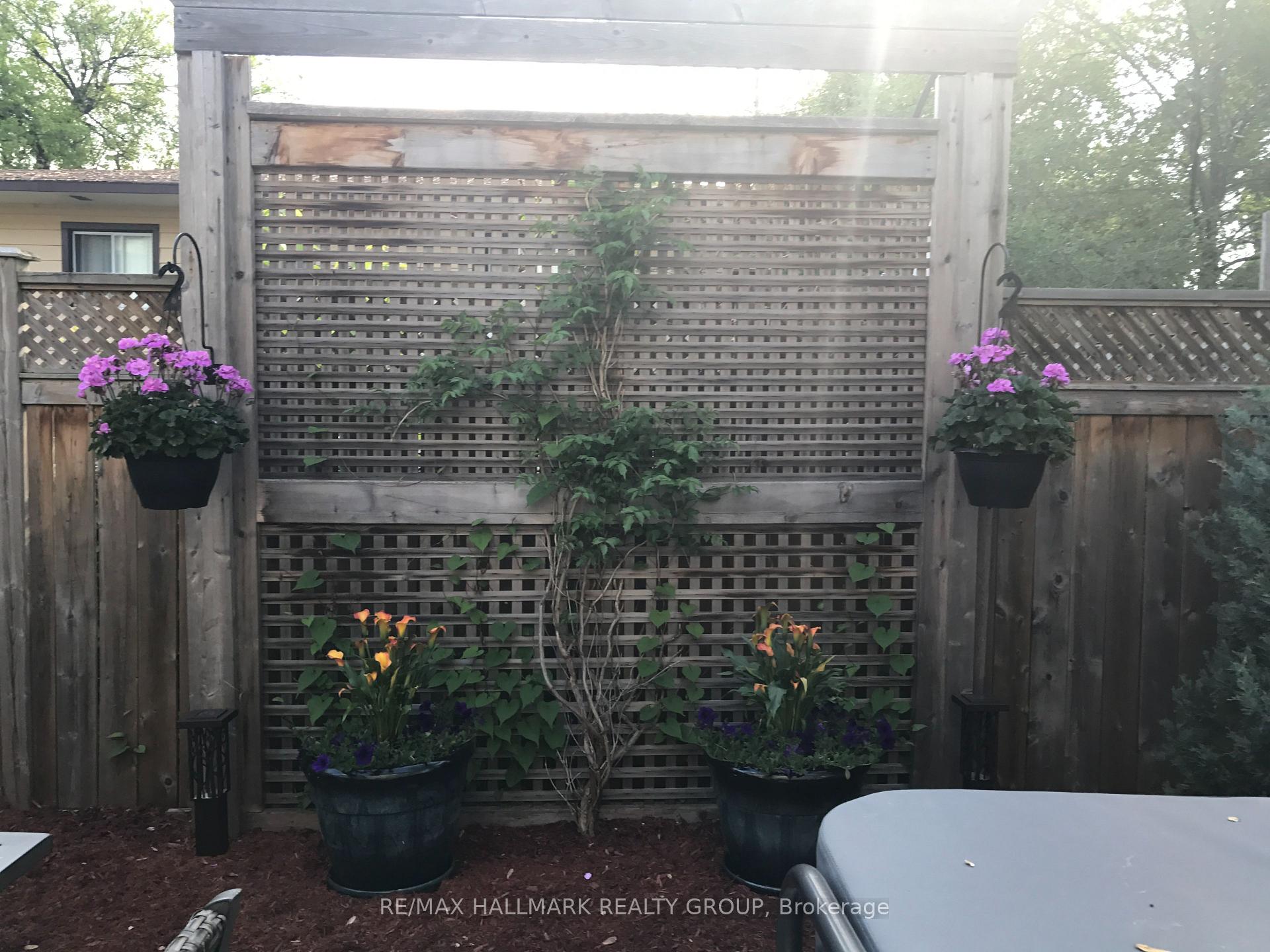 Photo 18 of Unit C, 915 Watson Street, Ottawa, Fairfield Heights — HOMEH