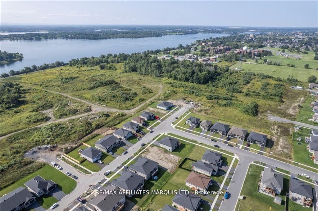 Photo 1 of 2305-2307 Crewson Court, Cornwall — HOMEH