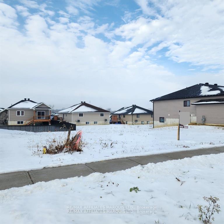 Photo 3 of 2305-2307 Crewson Court, Cornwall — HOMEH