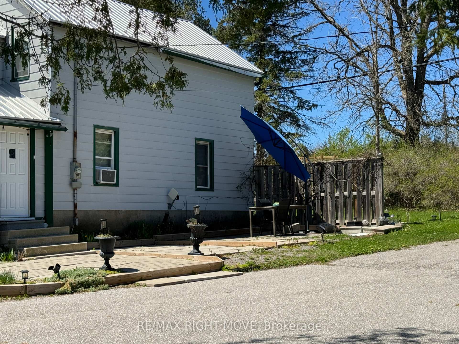 Front of 2894 County Road 48