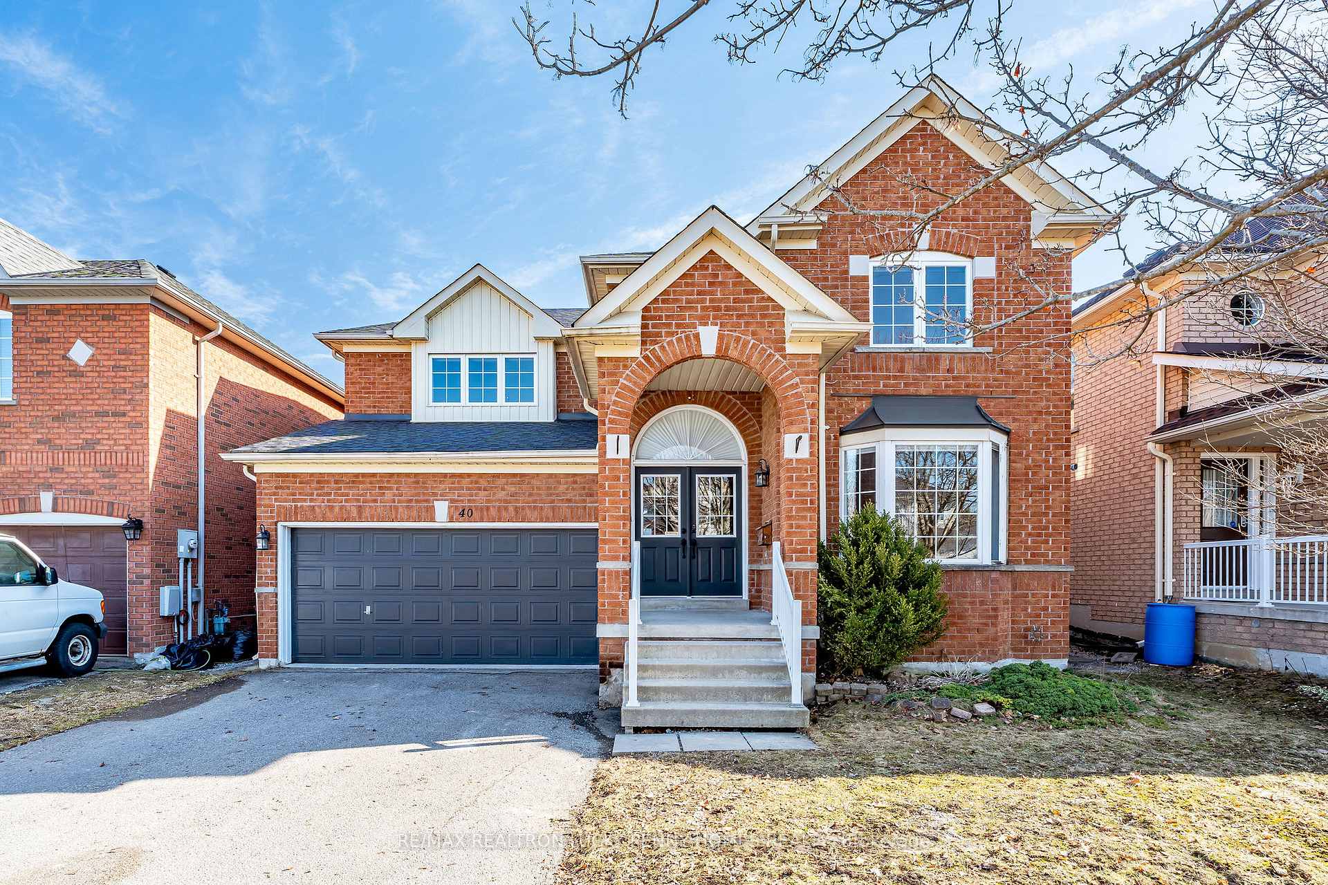 Photo 2 of 40 Brecken Drive, Georgina, Keswick South — HOMEH