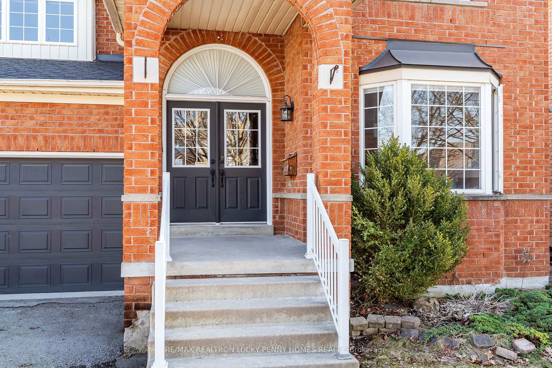 Photo 3 of 40 Brecken Drive, Georgina, Keswick South — HOMEH