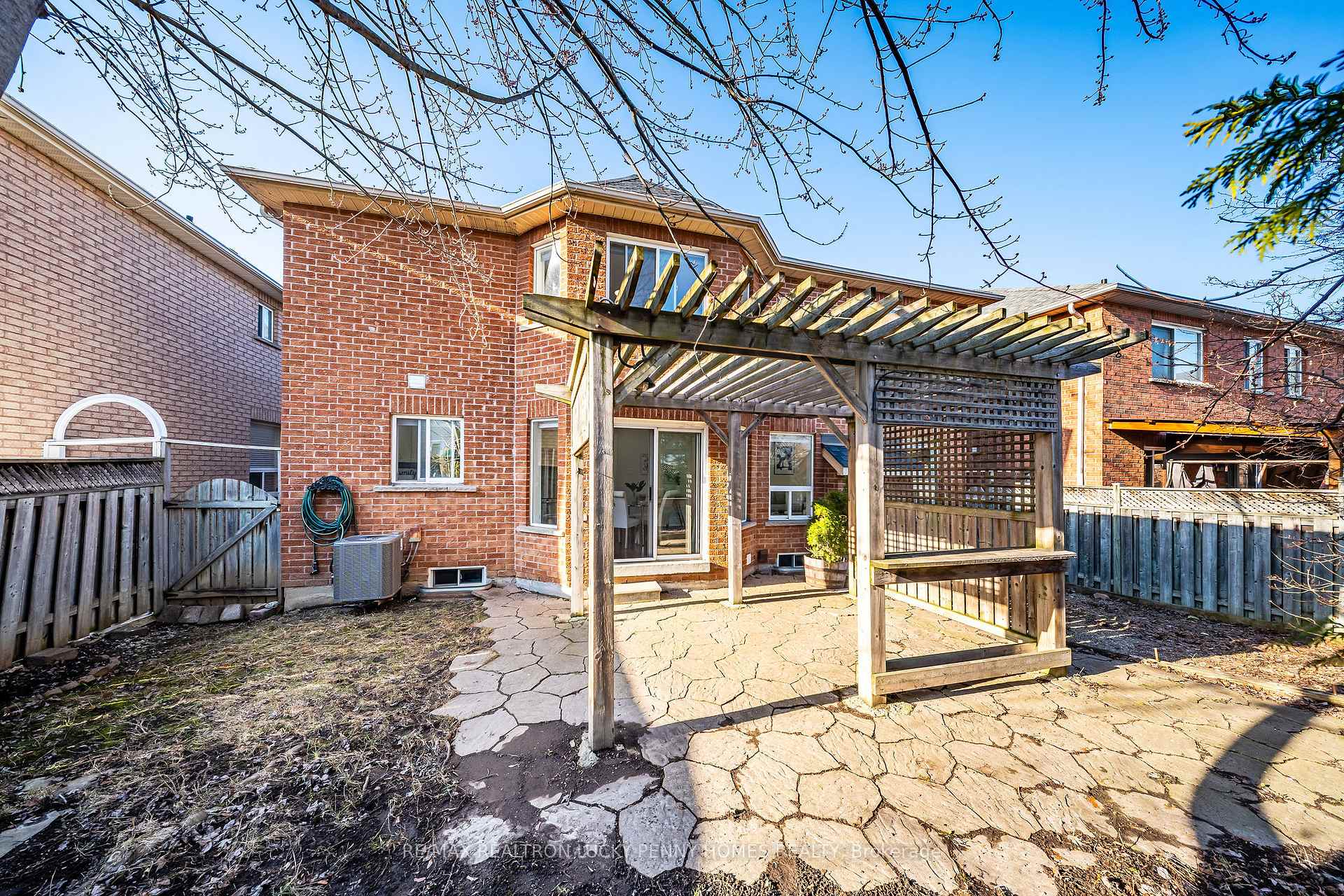 Photo 36 of 40 Brecken Drive, Georgina, Keswick South — HOMEH