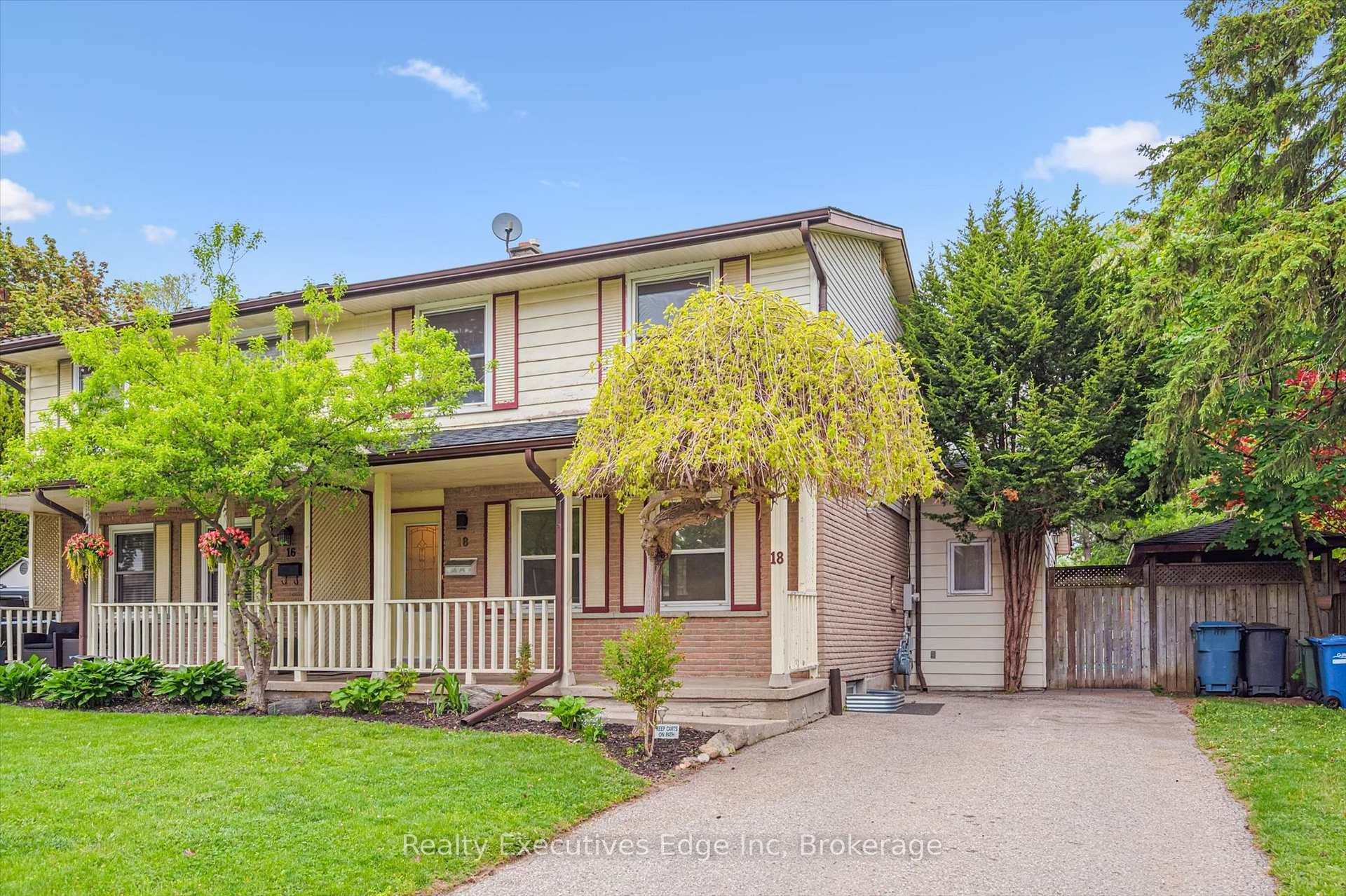 Photo 2 of 18 Windermere Court, Guelph, Riverside Park — HOMEH