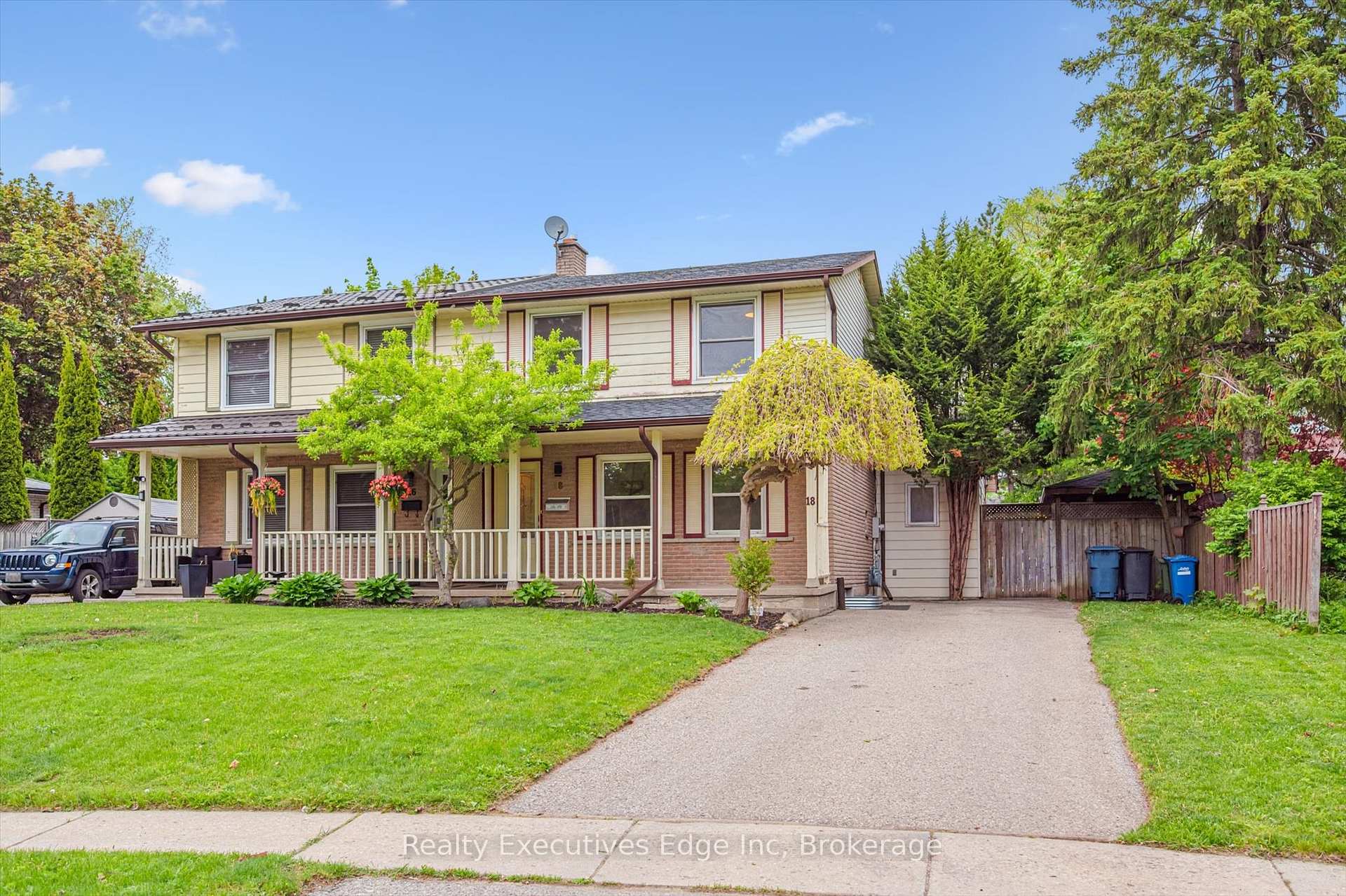 Photo 3 of 18 Windermere Court, Guelph, Riverside Park — HOMEH
