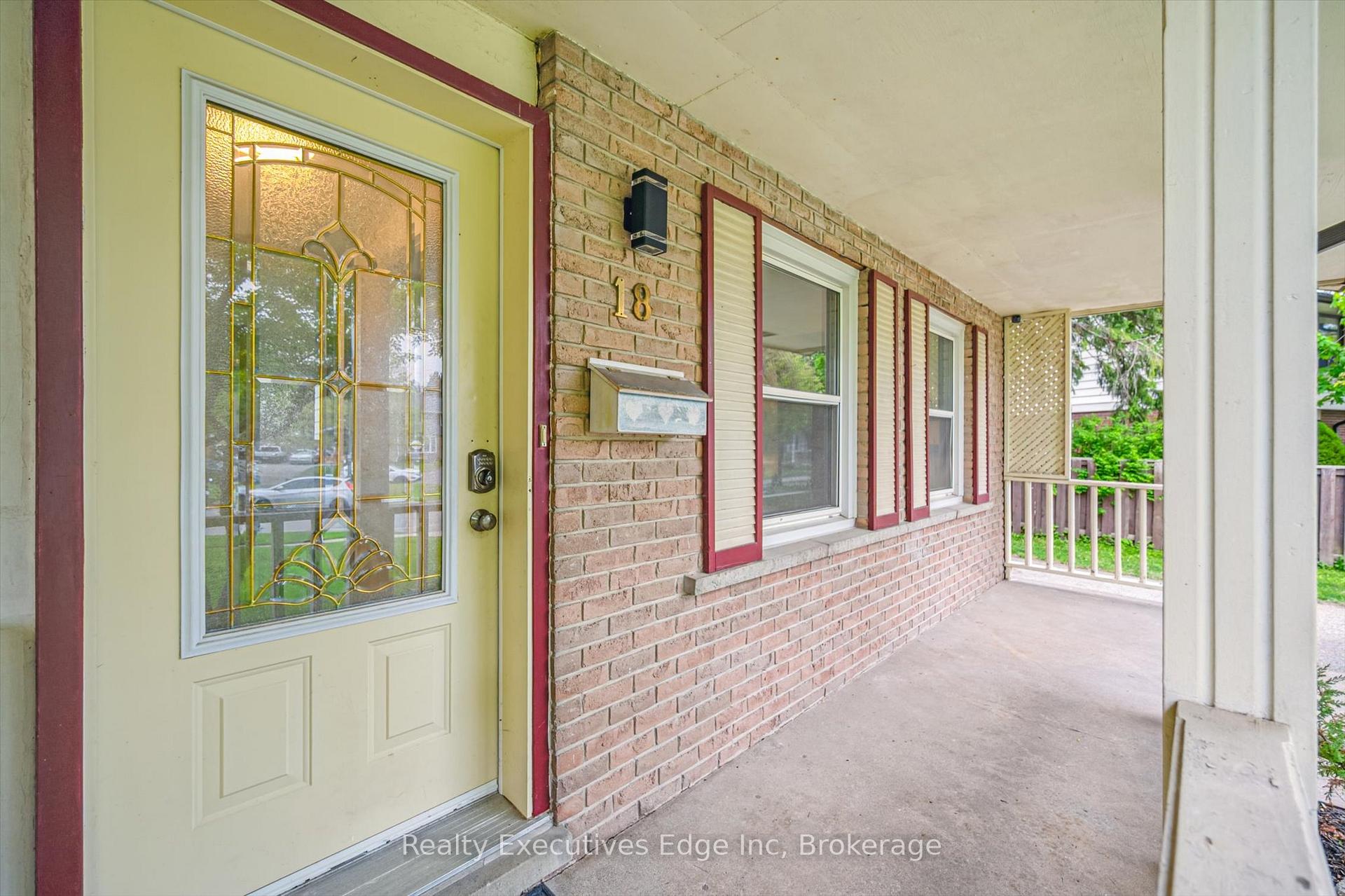 Photo 5 of 18 Windermere Court, Guelph, Riverside Park — HOMEH